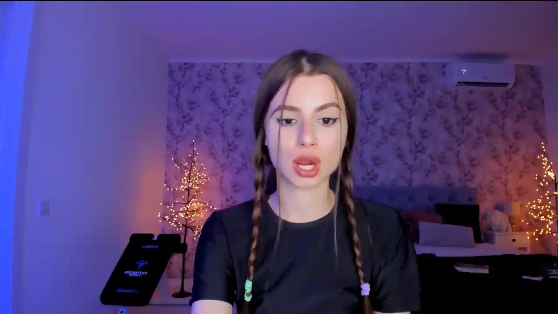 Gallery image thumbnail from Hotmolly_'s myfreecams stream on, 08/22/2026, 19:05 image 4 of 20