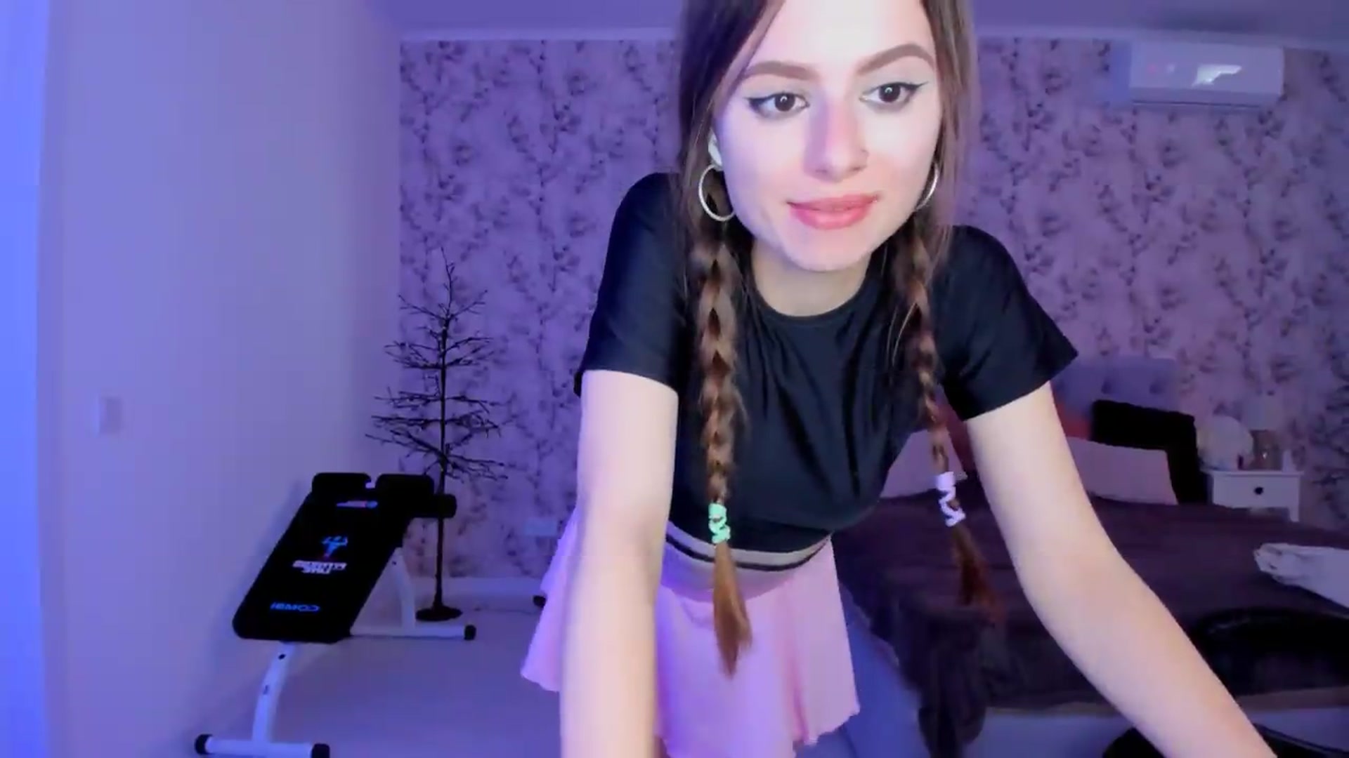 Gallery image thumbnail from Hotmolly_'s myfreecams stream on, 08/28/2026, 12:14 image 16 of 20
