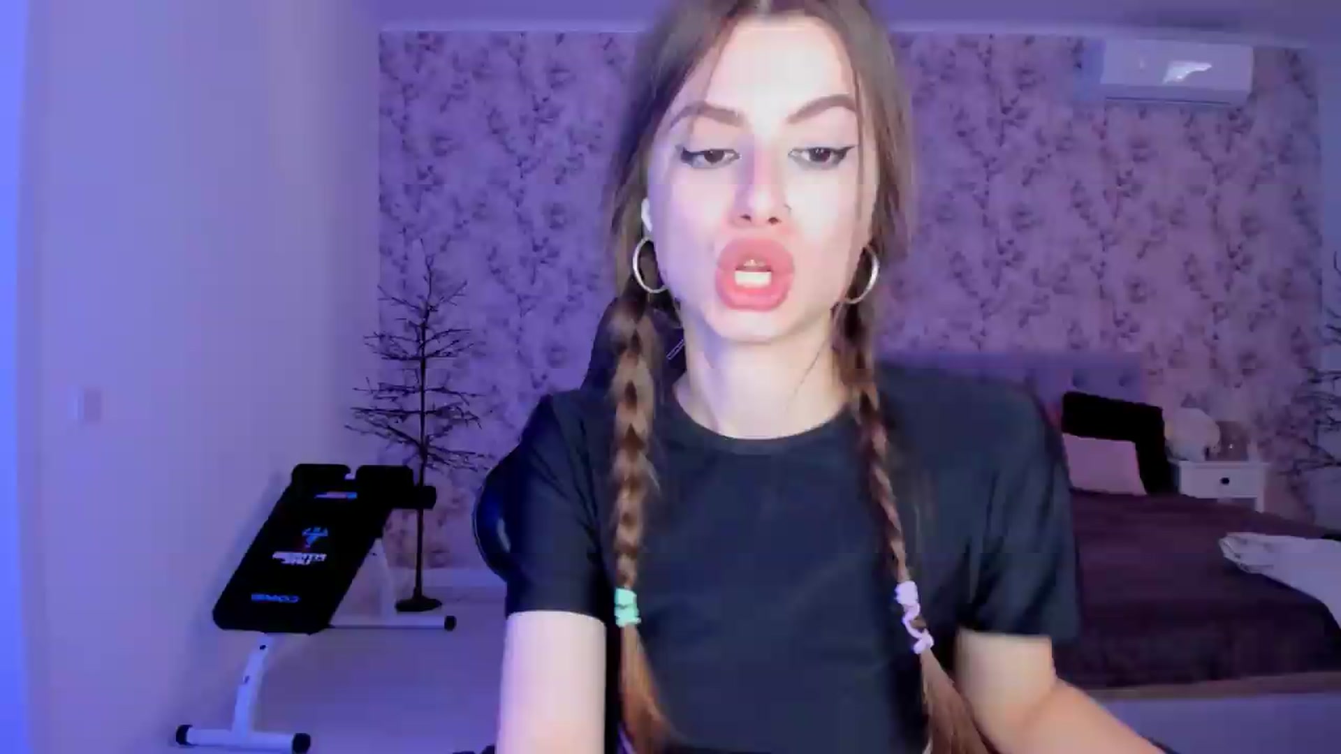 Gallery image thumbnail from Hotmolly_'s myfreecams stream on, 08/28/2026, 12:14 image 8 of 20