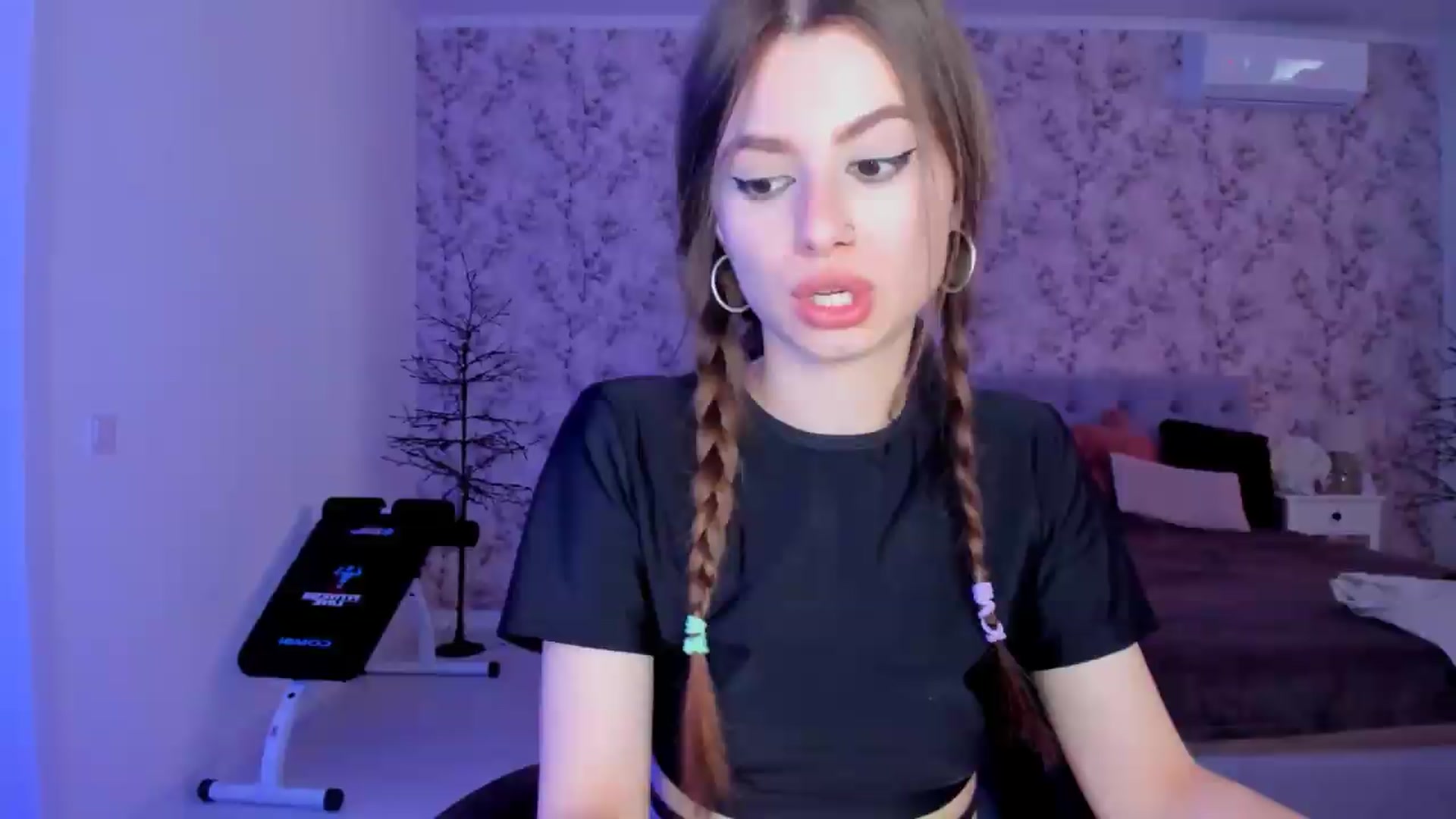 Gallery image thumbnail from Hotmolly_'s myfreecams stream on, 08/28/2026, 12:14 image 3 of 20