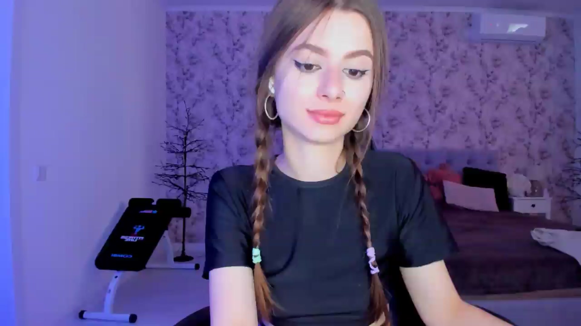 Gallery image thumbnail from Hotmolly_'s myfreecams stream on, 08/28/2026, 12:14 image 2 of 20