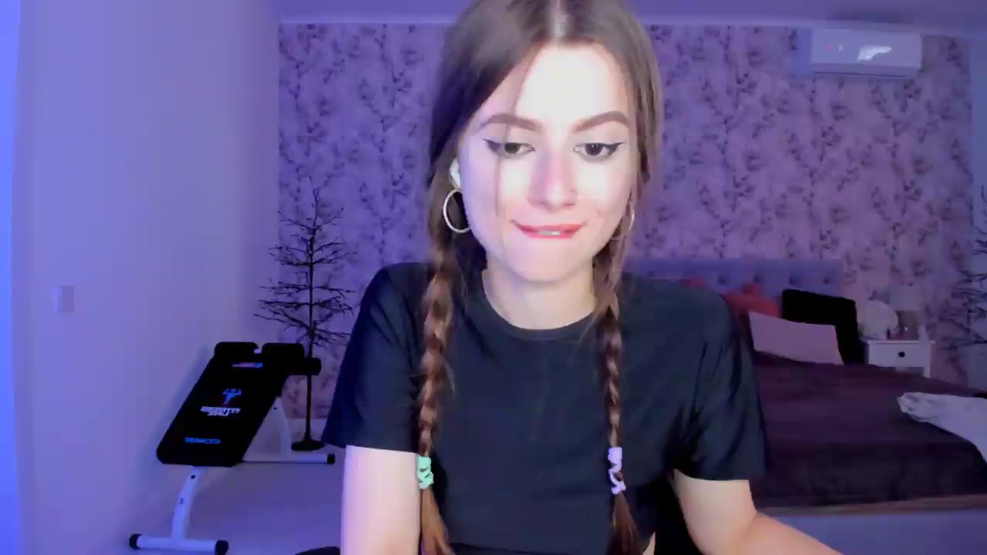Gallery image thumbnail from Hotmolly_'s myfreecams stream on, 08/28/2026, 12:14 image 13 of 20