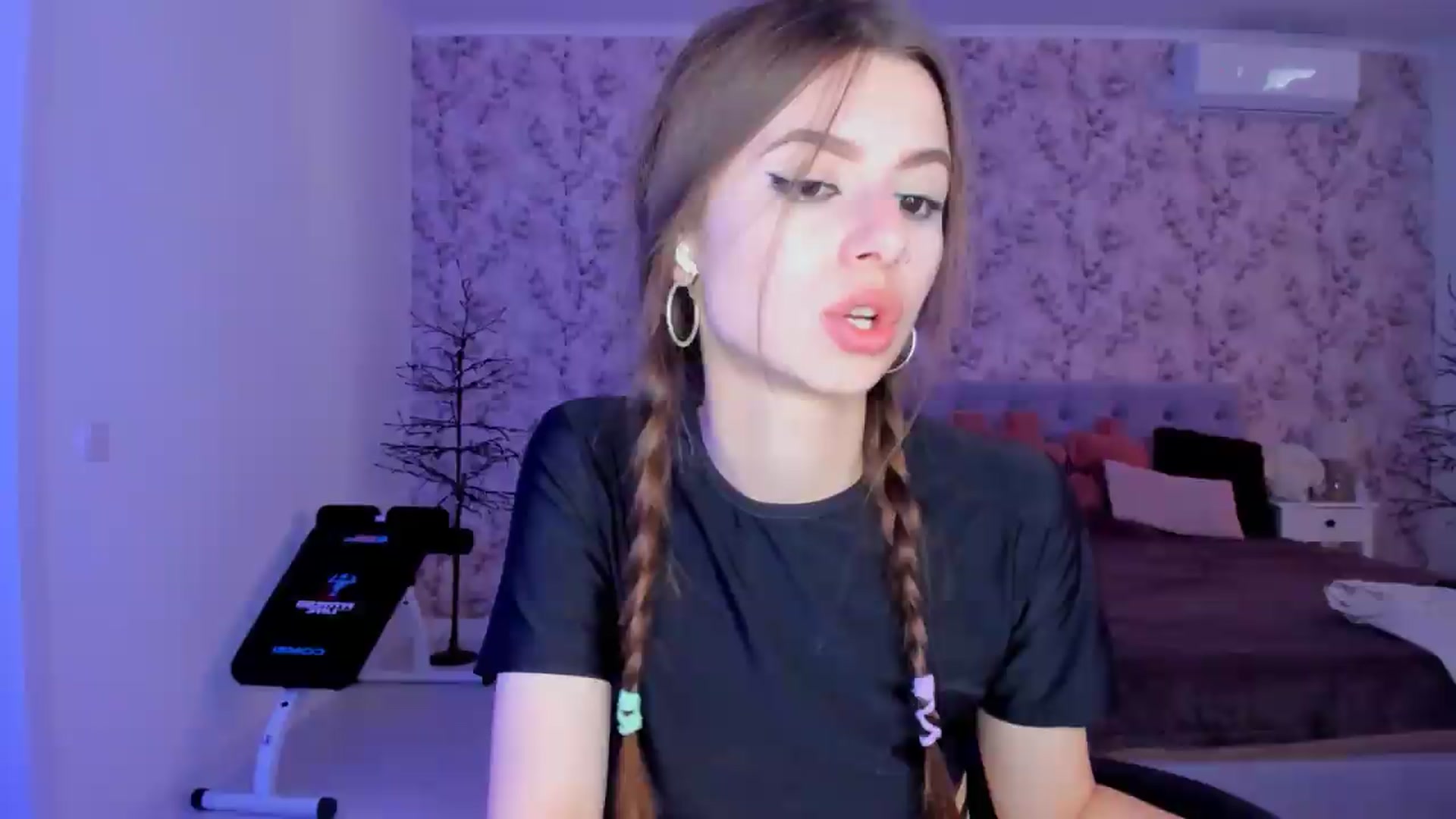 Gallery image thumbnail from Hotmolly_'s myfreecams stream on, 08/28/2026, 12:14 image 9 of 20