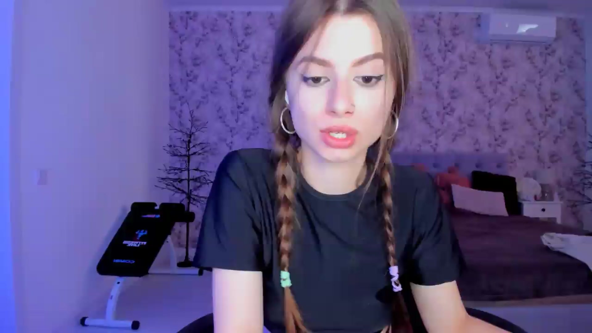 Gallery image thumbnail from Hotmolly_'s myfreecams stream on, 08/28/2026, 12:14 image 1 of 20