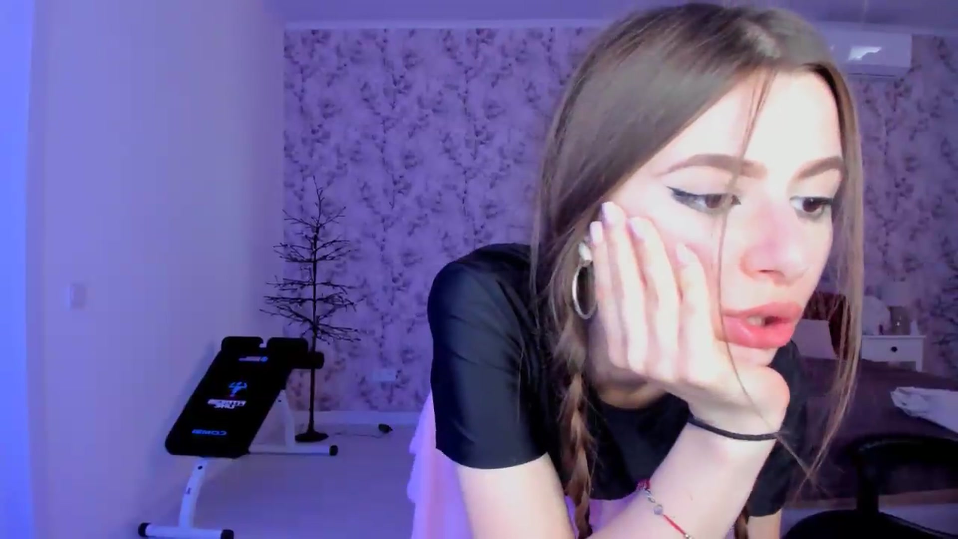 Gallery image thumbnail from Hotmolly_'s myfreecams stream on, 08/28/2026, 12:14 image 17 of 20