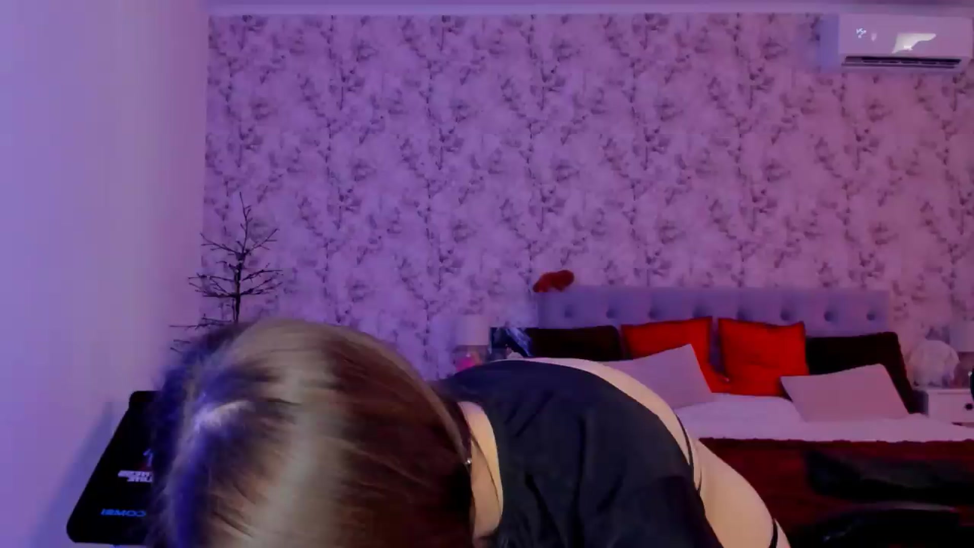 Gallery image thumbnail from Hotmolly_'s myfreecams stream on, 09/23/2026, 11:47 image 9 of 20