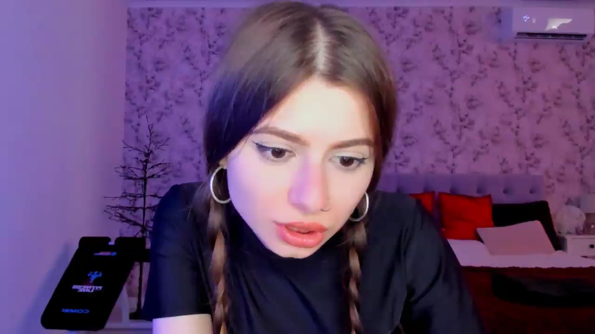 Gallery image thumbnail from Hotmolly_'s myfreecams stream on, 09/23/2026, 11:47 image 4 of 20