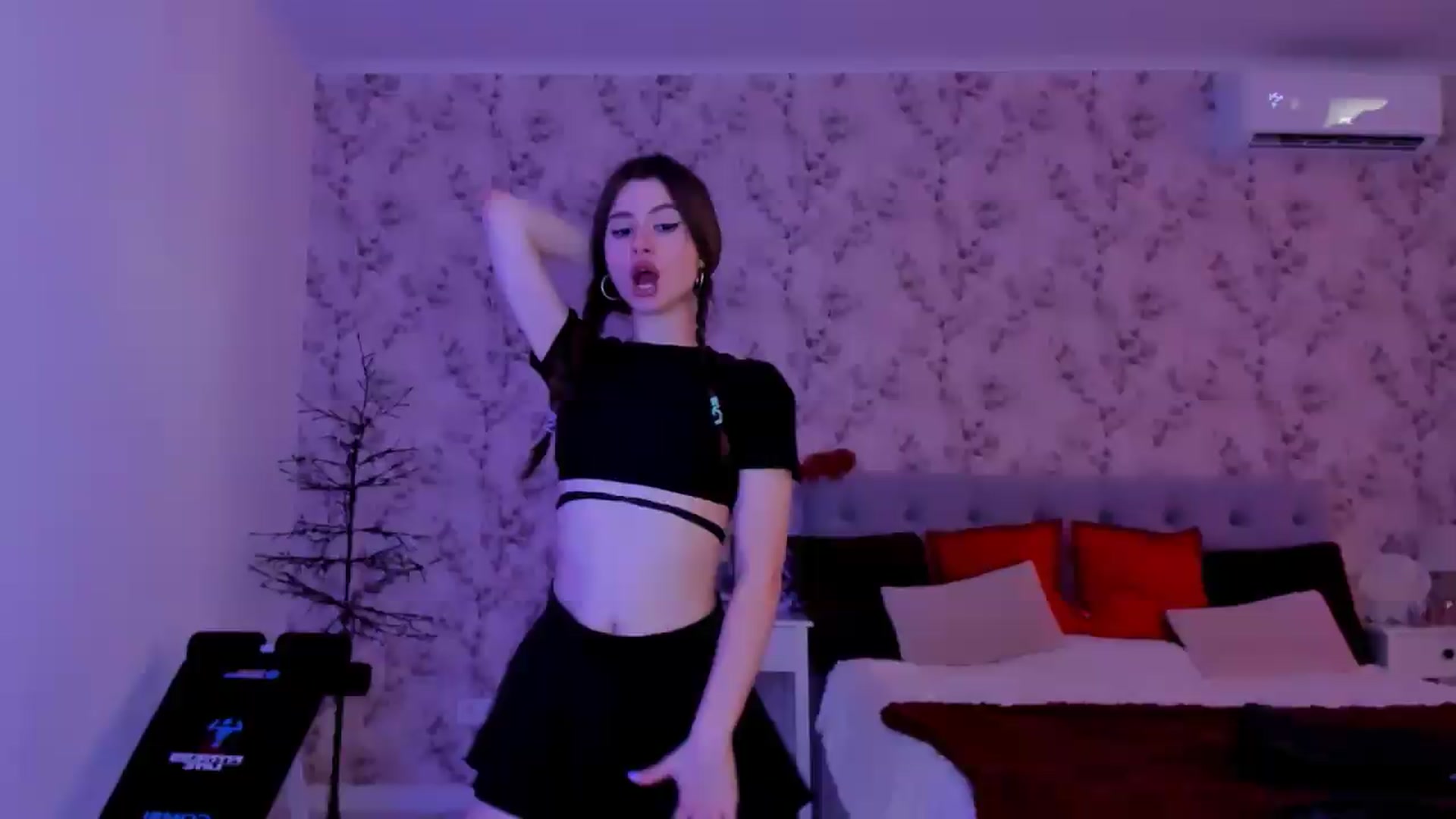Gallery image thumbnail from Hotmolly_'s myfreecams stream on, 09/23/2026, 11:47 image 14 of 20
