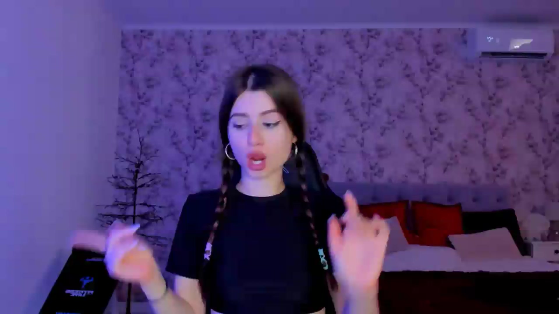 Gallery image thumbnail from Hotmolly_'s myfreecams stream on, 09/23/2026, 11:47 image 19 of 20