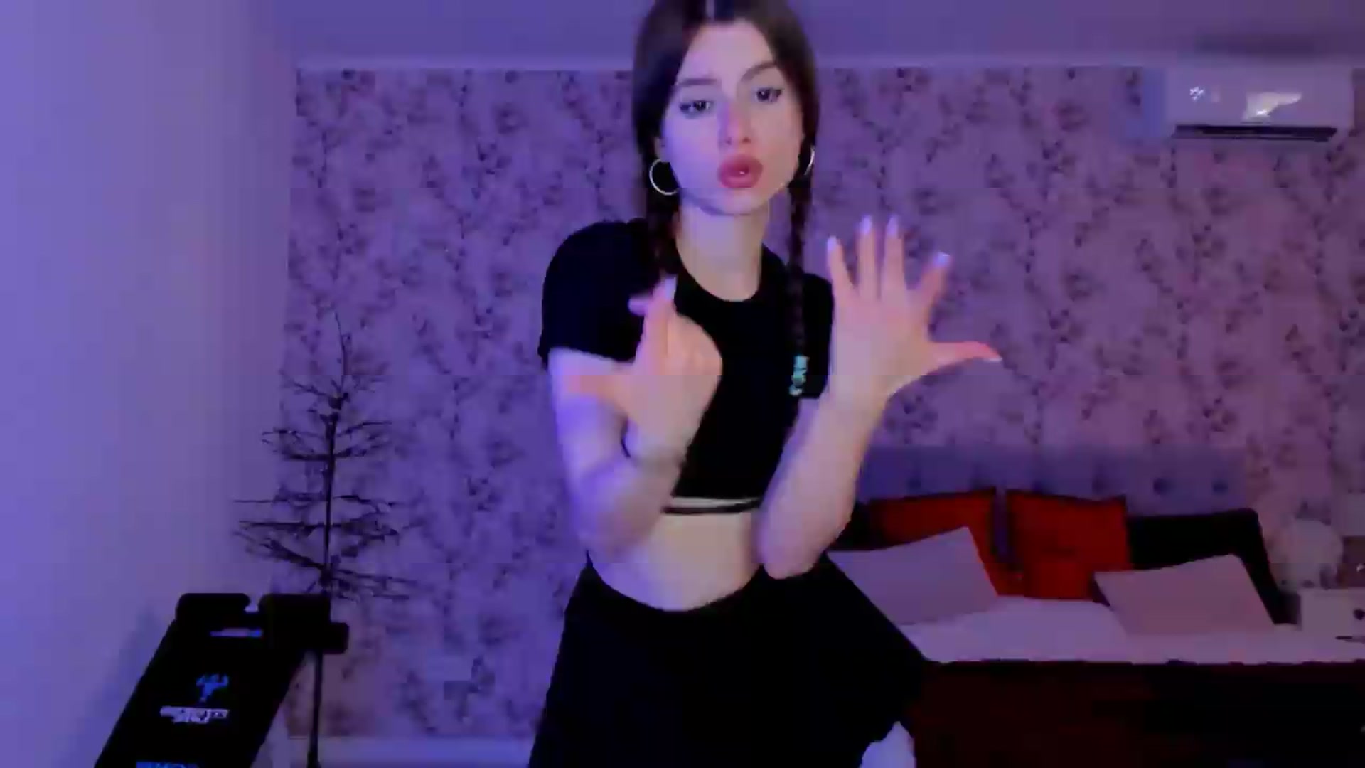 Gallery image thumbnail from Hotmolly_'s myfreecams stream on, 09/23/2026, 11:47 image 16 of 20