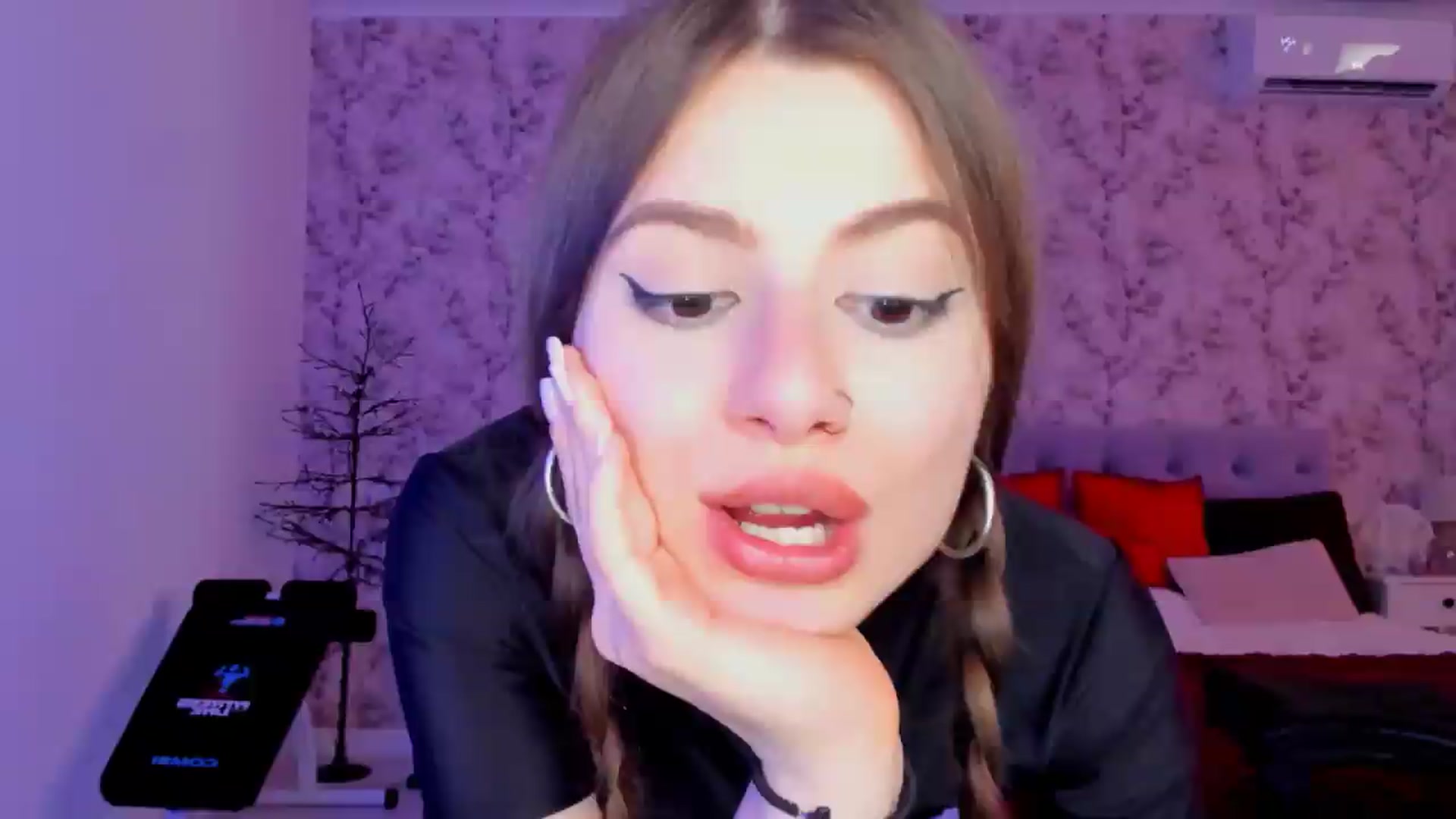 Gallery image thumbnail from Hotmolly_'s myfreecams stream on, 09/23/2026, 11:47 image 5 of 20