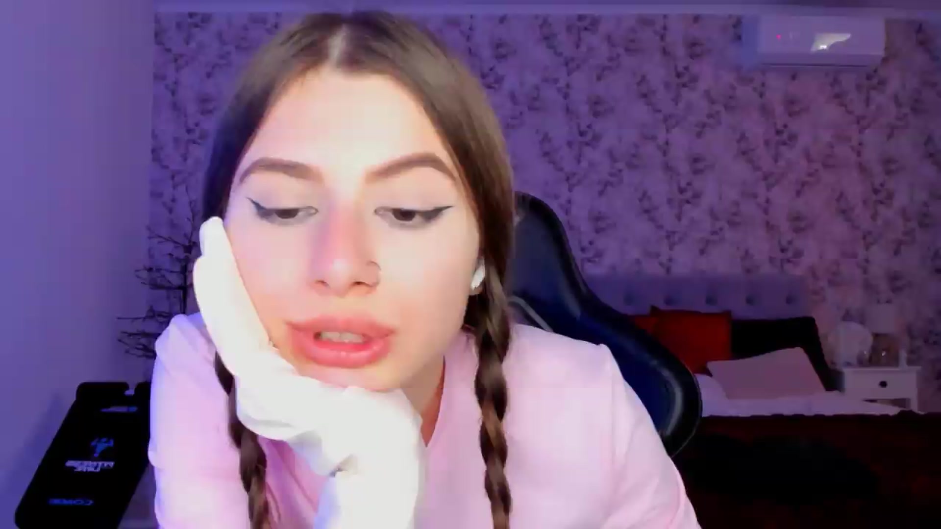Gallery image thumbnail from Hotmolly_'s myfreecams stream on, 09/24/2026, 11:49 image 2 of 20