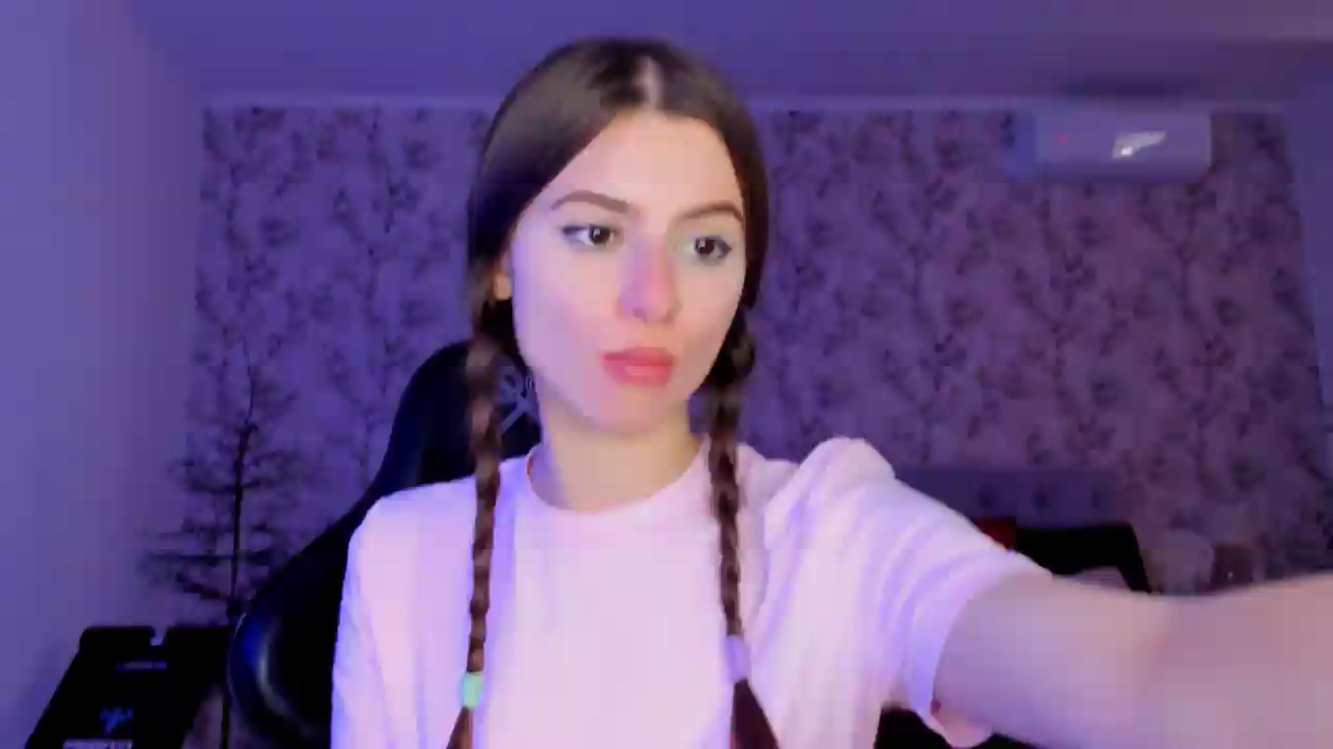 Gallery image thumbnail from Hotmolly_'s myfreecams stream on, 09/24/2026, 11:49 image 19 of 20