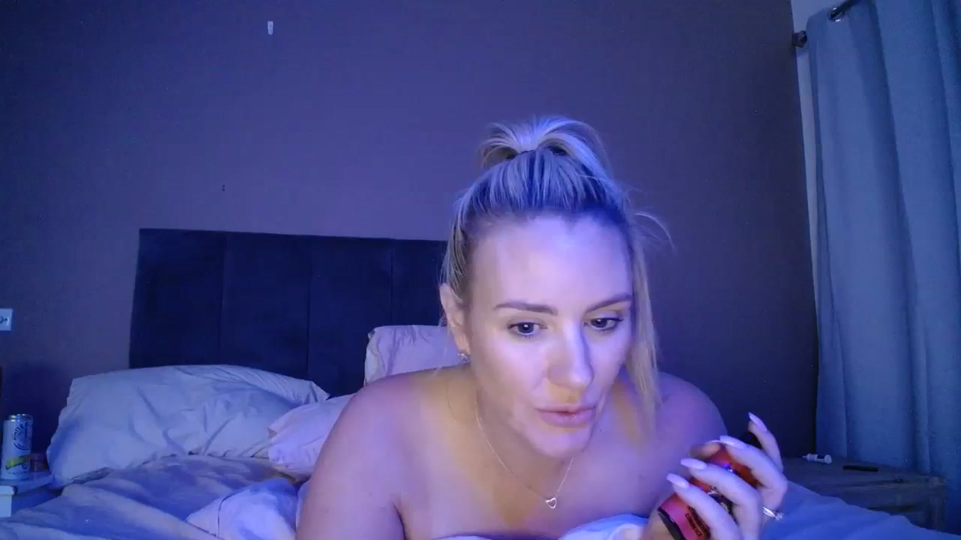 Gallery image thumbnail from Hotmouthx's myfreecams stream on, 02/12/2024, 16:49 image 5 of 20
