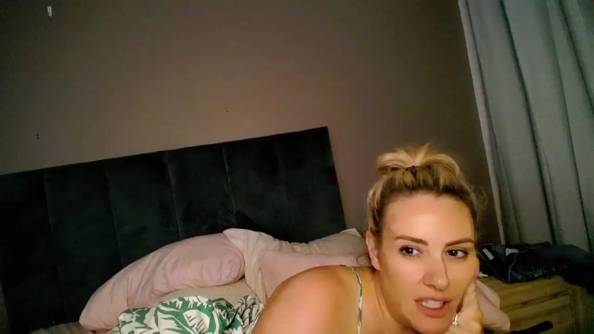 Gallery image thumbnail from Hotmouthx's myfreecams stream on, 02/15/2024, 15:04 image 19 of 20