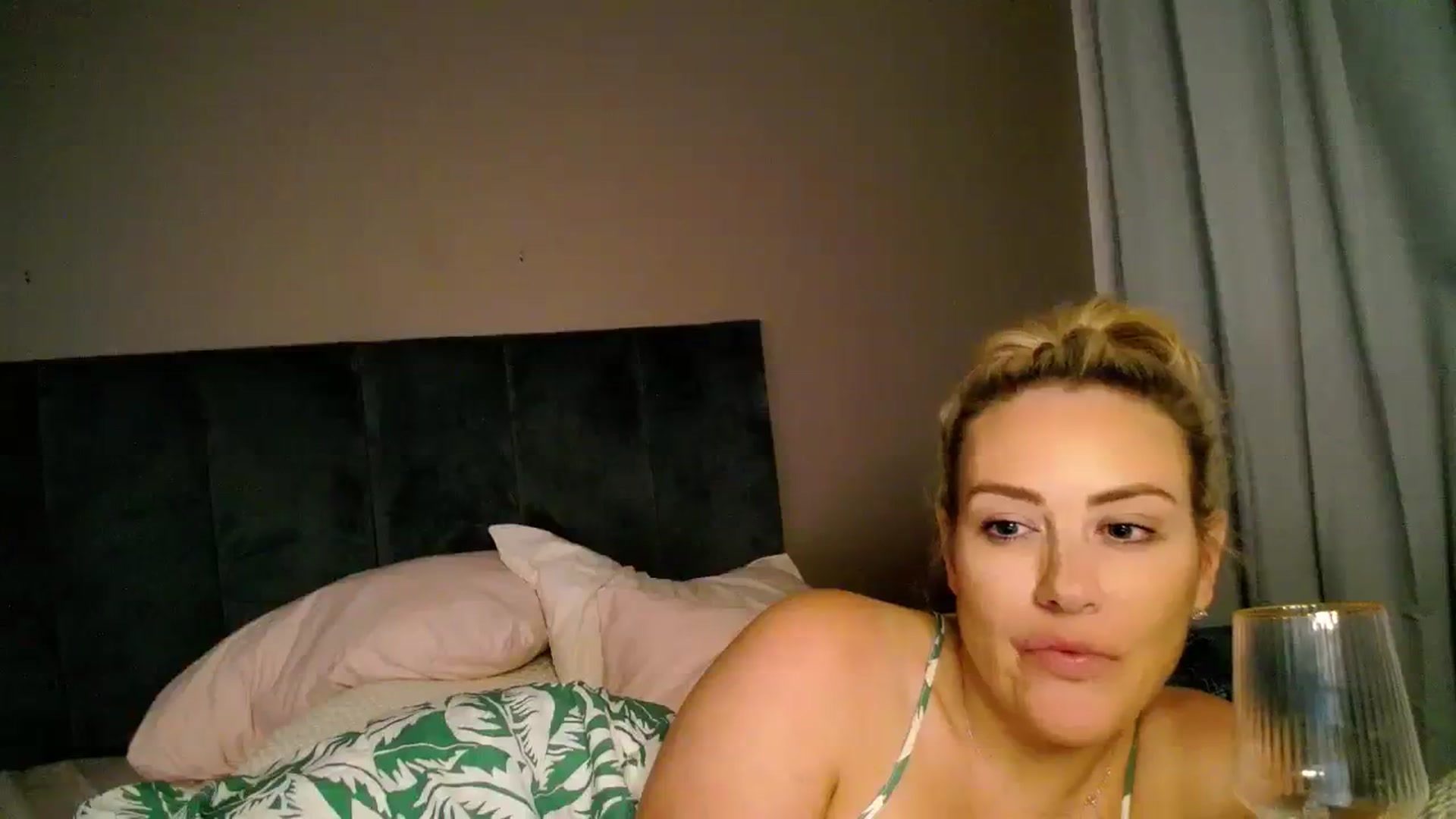 Gallery image thumbnail from Hotmouthx's myfreecams stream on, 02/15/2024, 15:04 image 2 of 20