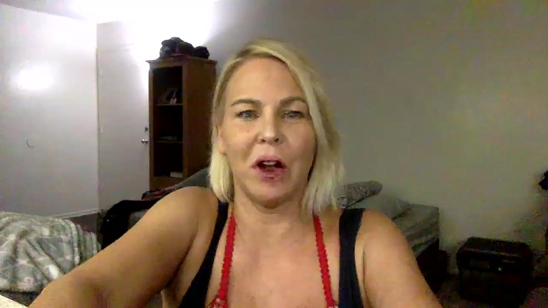 Gallery image thumbnail from Hotpinkbox00's myfreecams stream on, 03/01/2023, 02:29 image 18 of 20