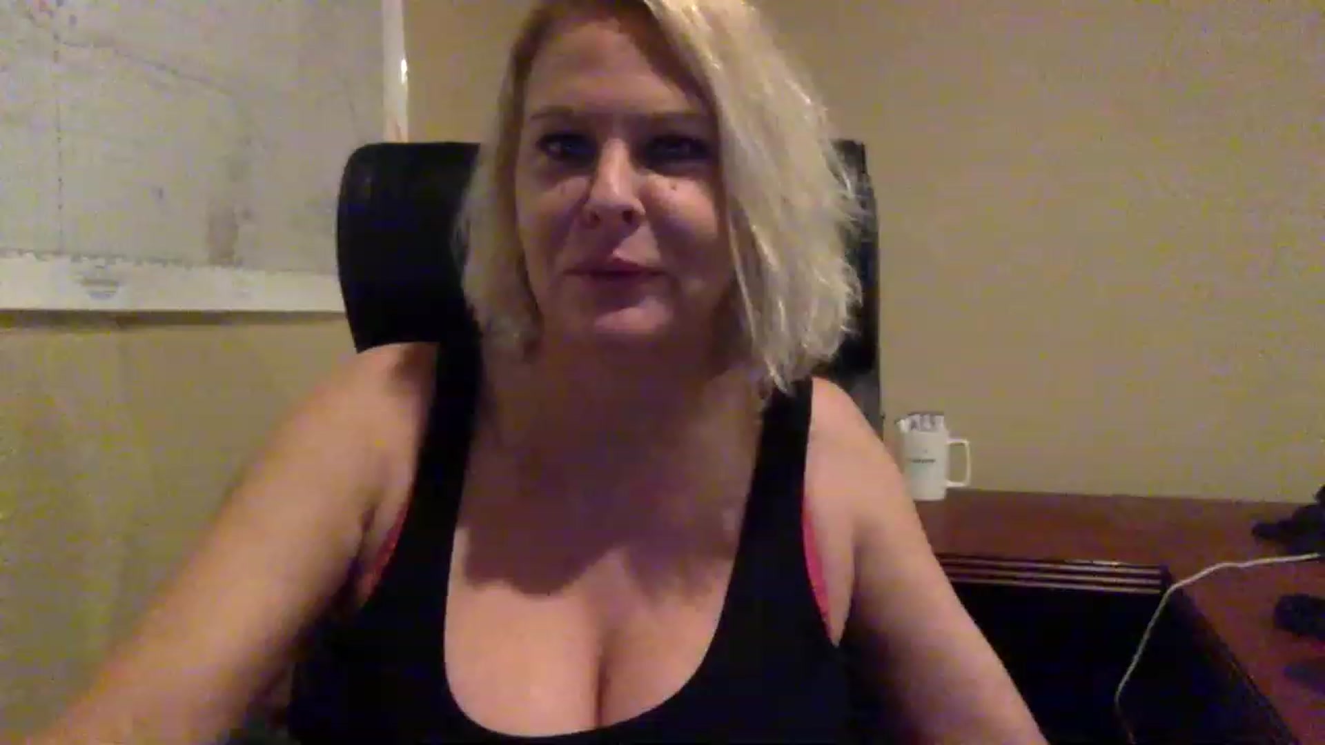 Gallery image thumbnail from Hotpinkbox00's myfreecams stream on, 03/19/2023, 08:33 image 2 of 20