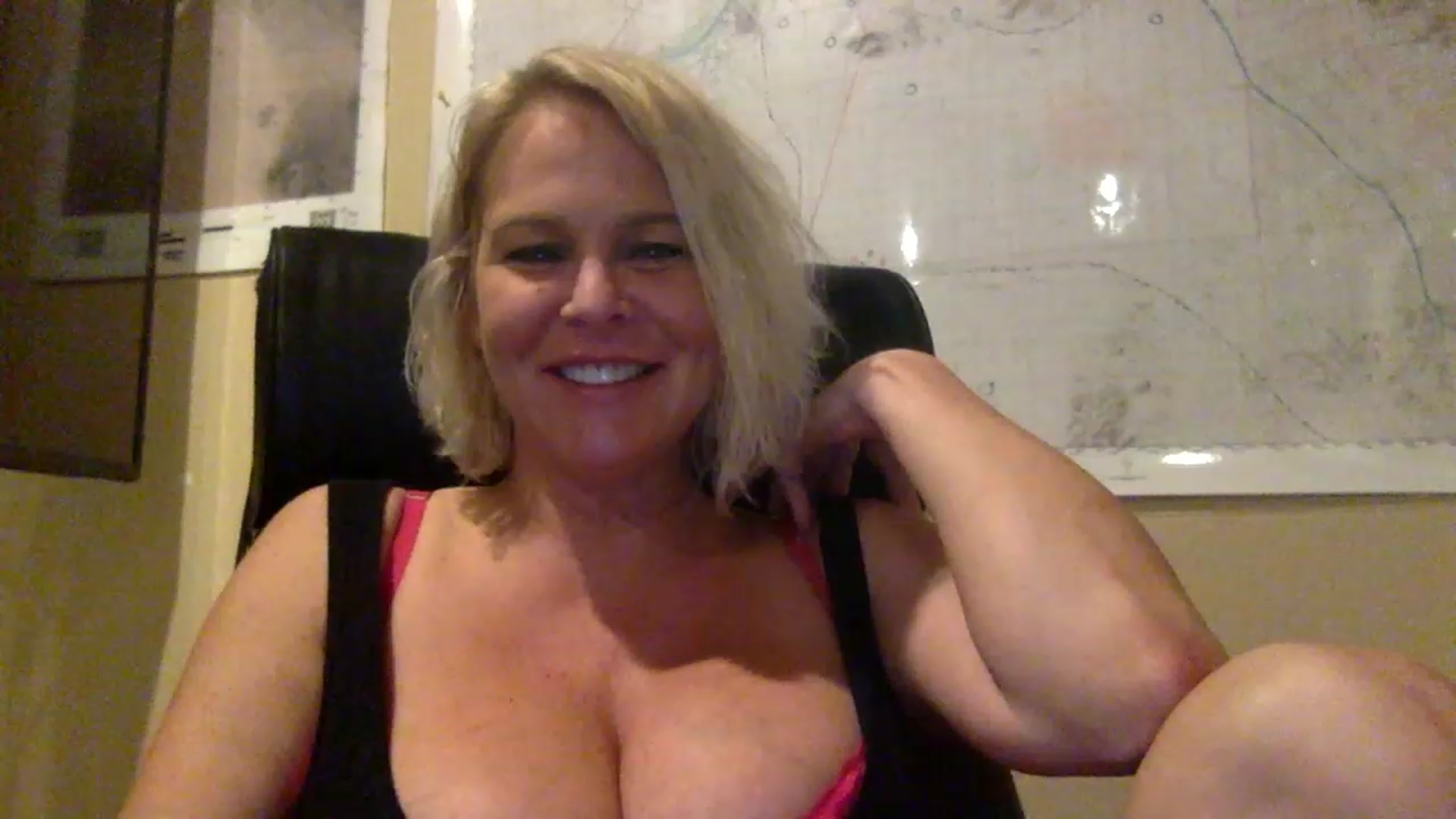 Gallery image thumbnail from Hotpinkbox00's myfreecams stream on, 03/19/2023, 08:33 image 19 of 20