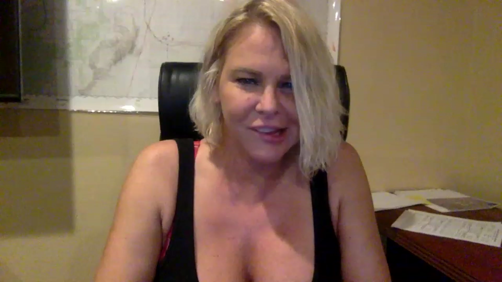 Gallery image thumbnail from Hotpinkbox00's myfreecams stream on, 03/19/2023, 09:45 image 15 of 20
