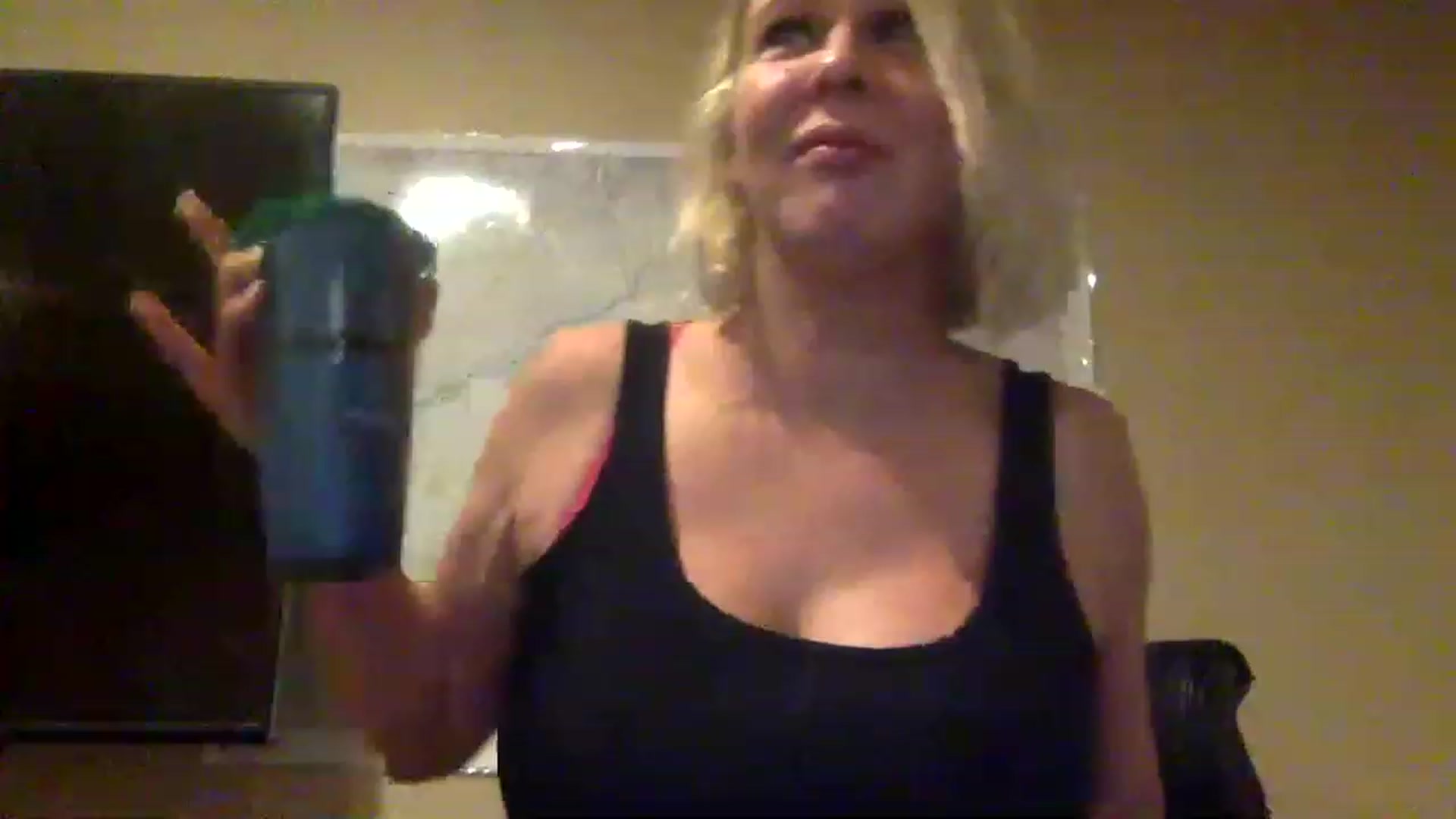 Gallery image thumbnail from Hotpinkbox00's myfreecams stream on, 03/19/2023, 09:45 image 4 of 20