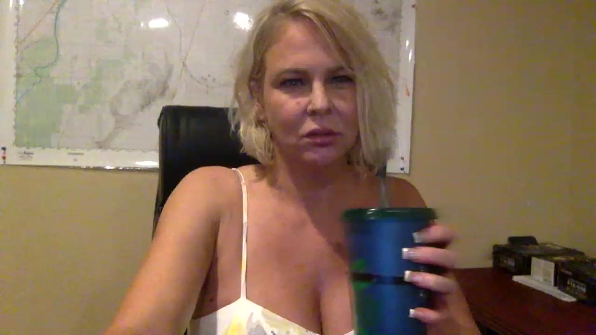 Gallery image thumbnail from Hotpinkbox00's myfreecams stream on, 03/20/2023, 19:52 image 4 of 20