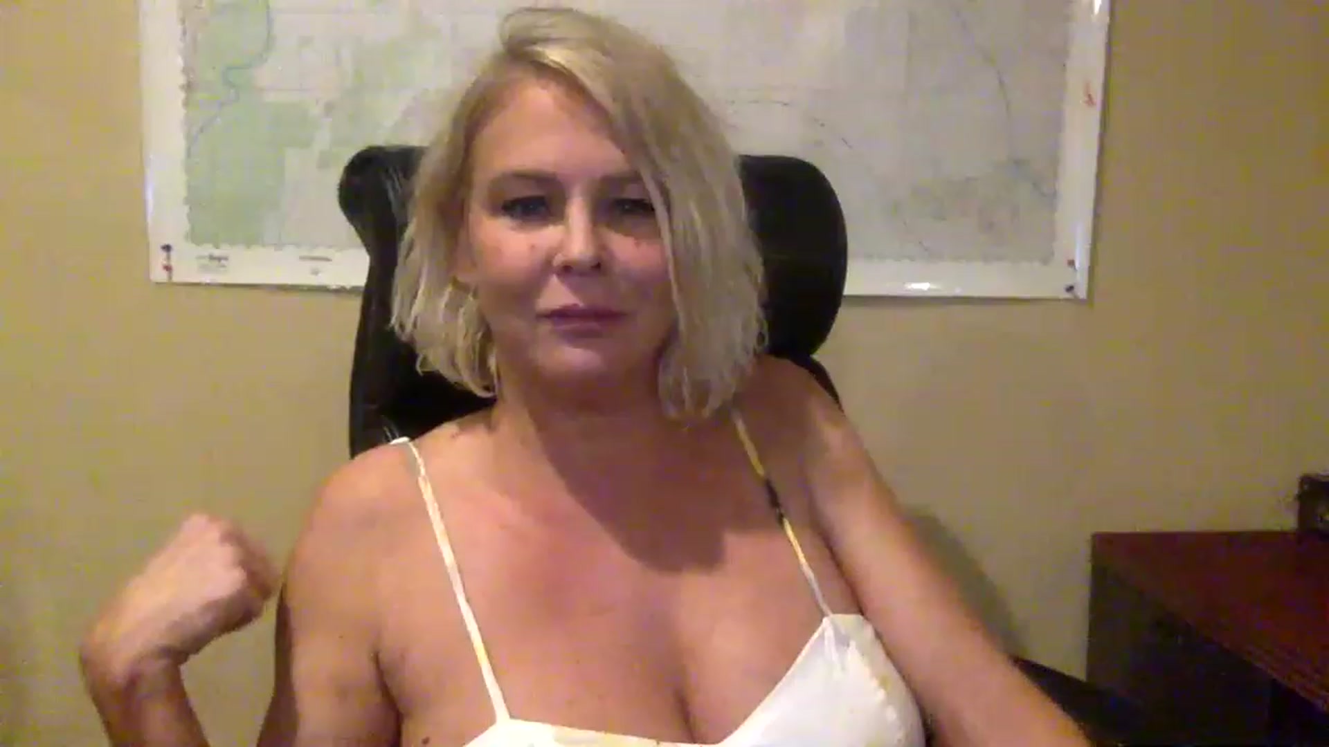 Gallery image thumbnail from Hotpinkbox00's myfreecams stream on, 03/20/2023, 21:42 image 17 of 20