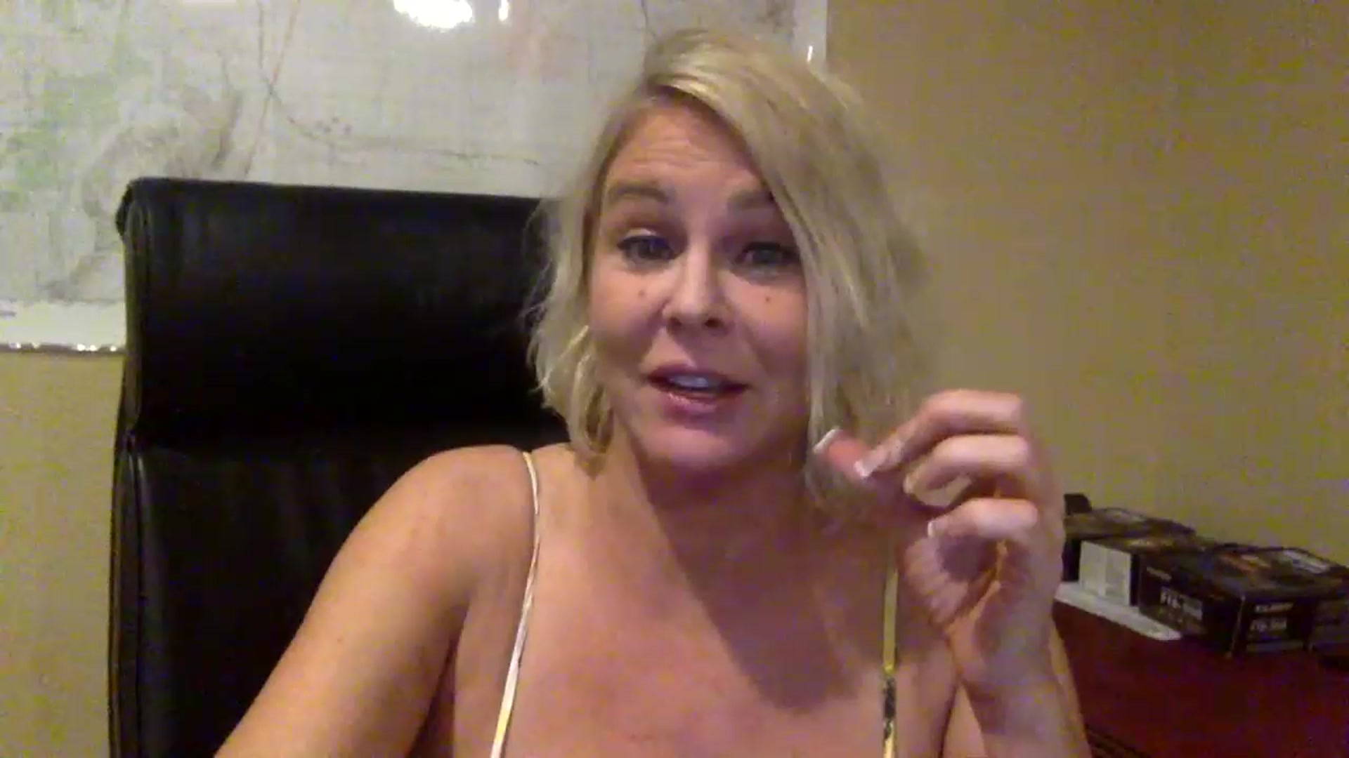 Gallery image thumbnail from Hotpinkbox00's myfreecams stream on, 03/20/2023, 21:42 image 2 of 20