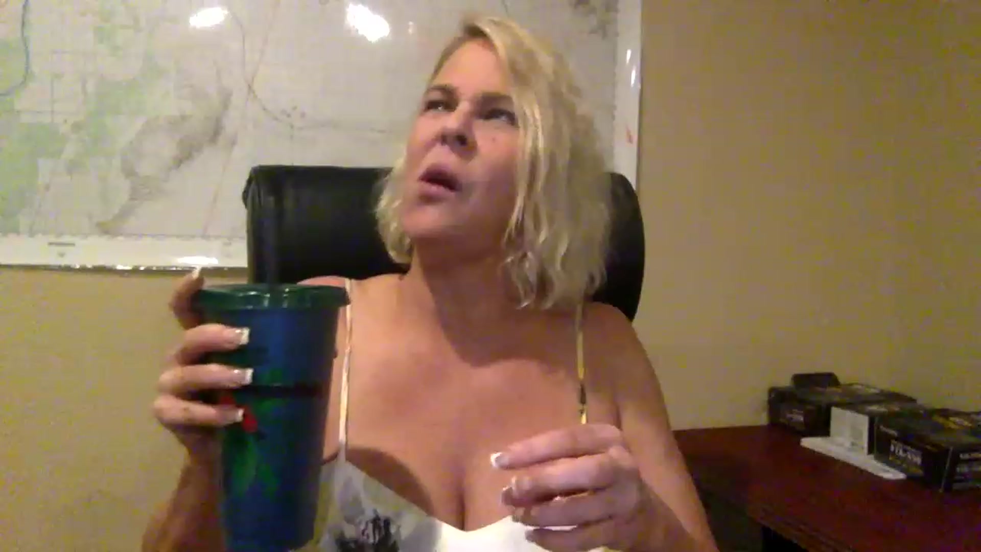 Gallery image thumbnail from Hotpinkbox00's myfreecams stream on, 03/20/2023, 21:42 image 6 of 20