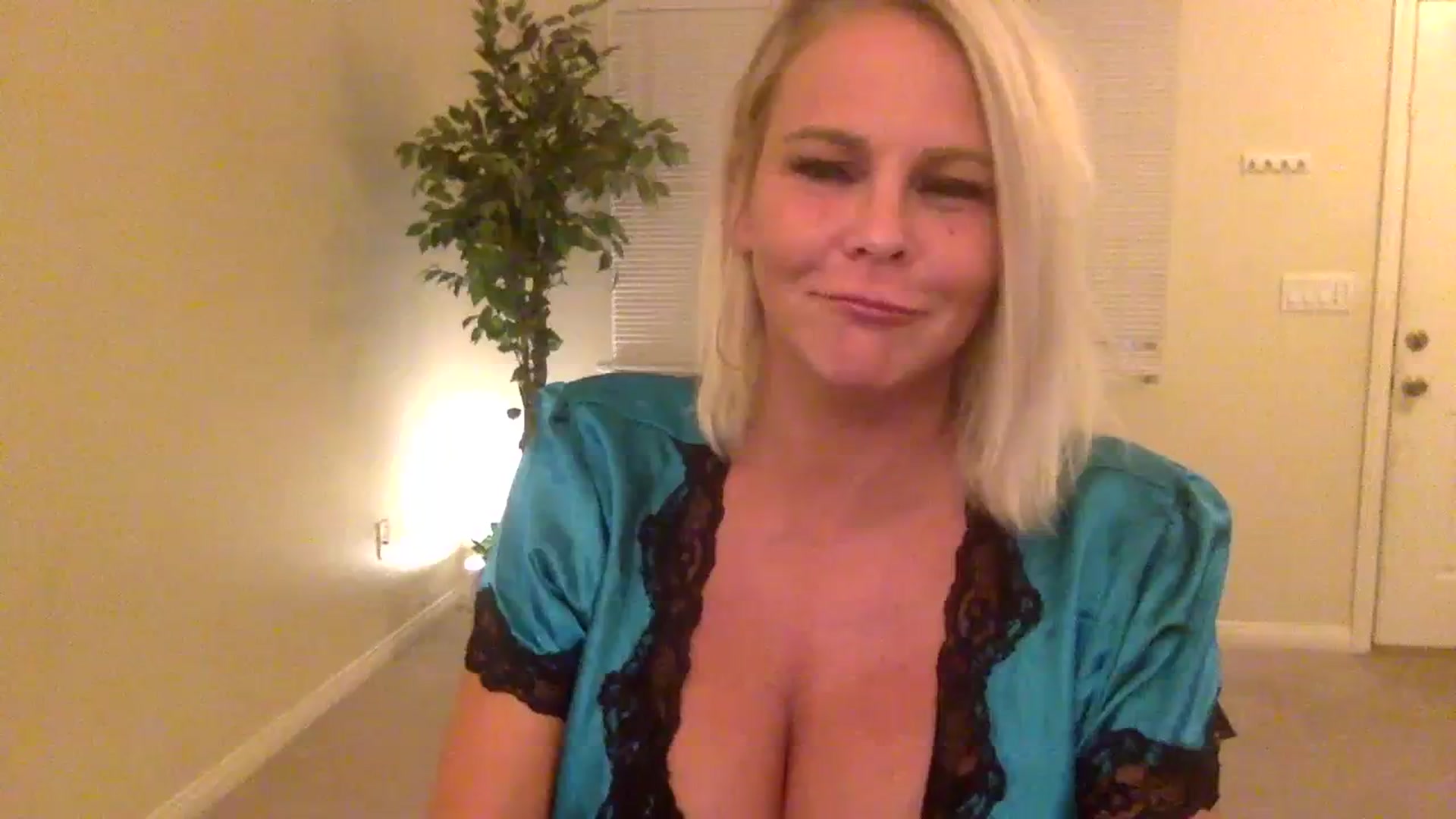 Gallery image thumbnail from Hotpinkbox00's myfreecams stream on, 08/27/2023, 05:05 image 5 of 20