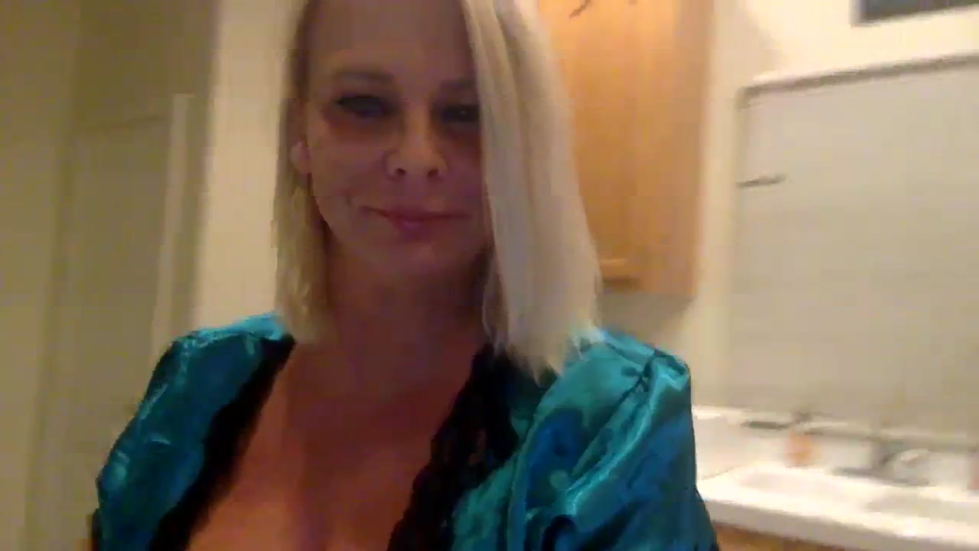Gallery image thumbnail from Hotpinkbox00's myfreecams stream on, 08/27/2023, 05:41 image 8 of 20