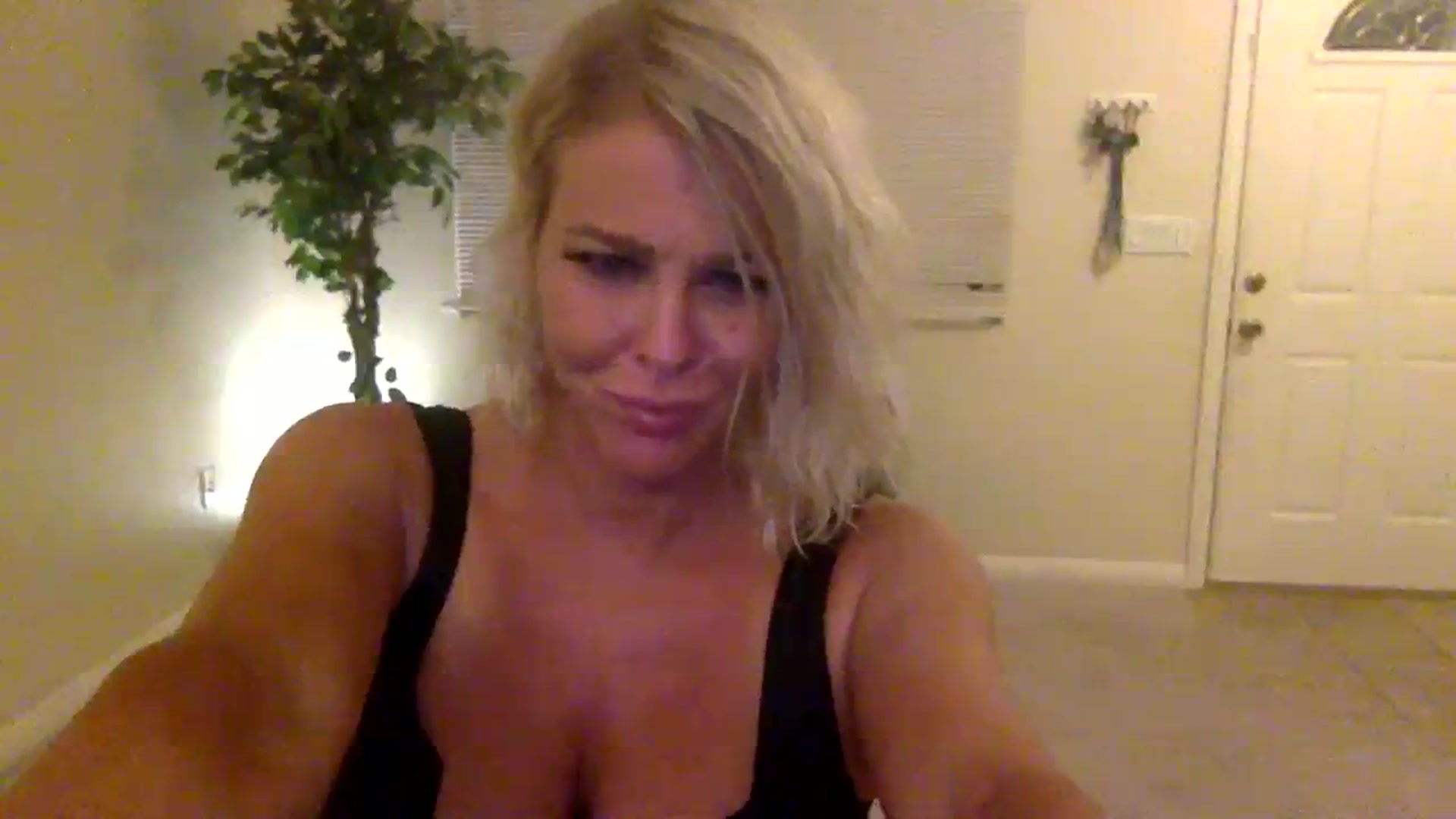 Gallery image thumbnail from Hotpinkbox00's myfreecams stream on, 08/28/2023, 06:04 image 8 of 20