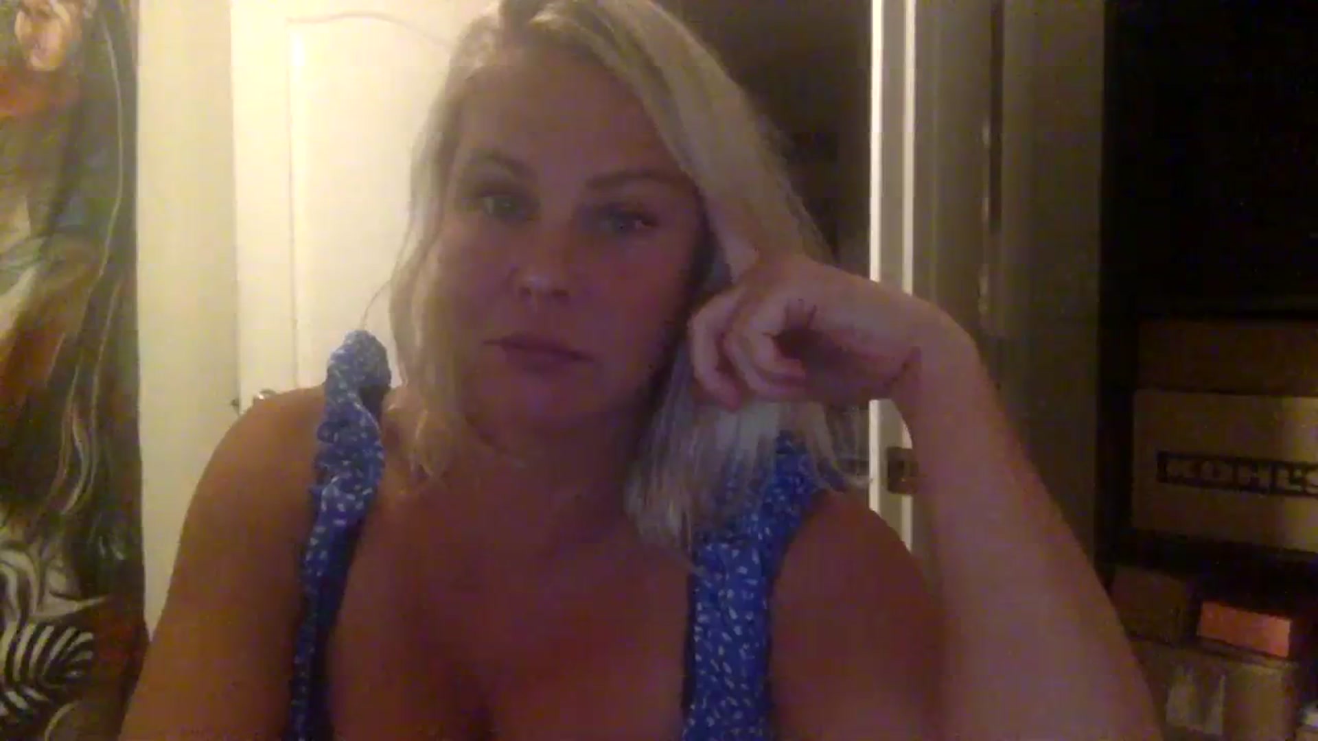 Gallery image thumbnail from Hotpinkbox00's myfreecams stream on, 12/08/2023, 13:53 image 10 of 20