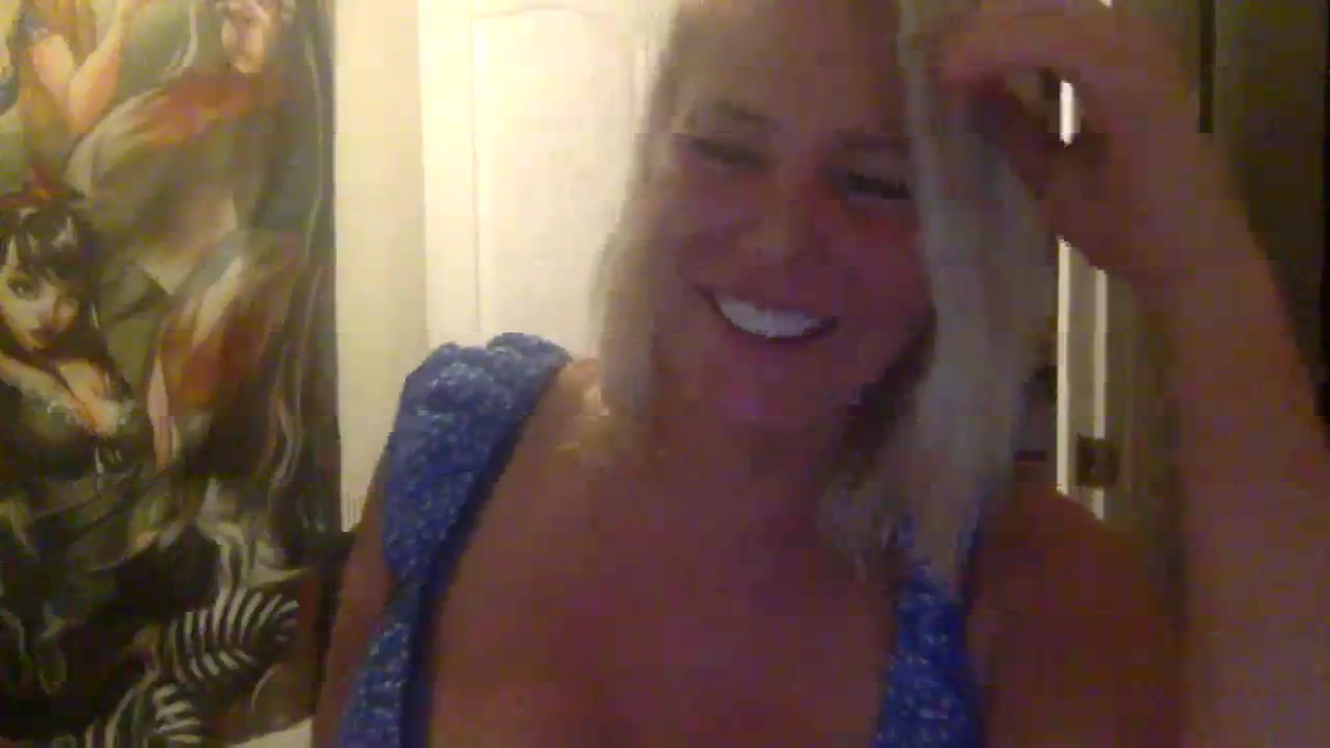 Gallery image thumbnail from Hotpinkbox00's myfreecams stream on, 12/08/2023, 13:53 image 16 of 20