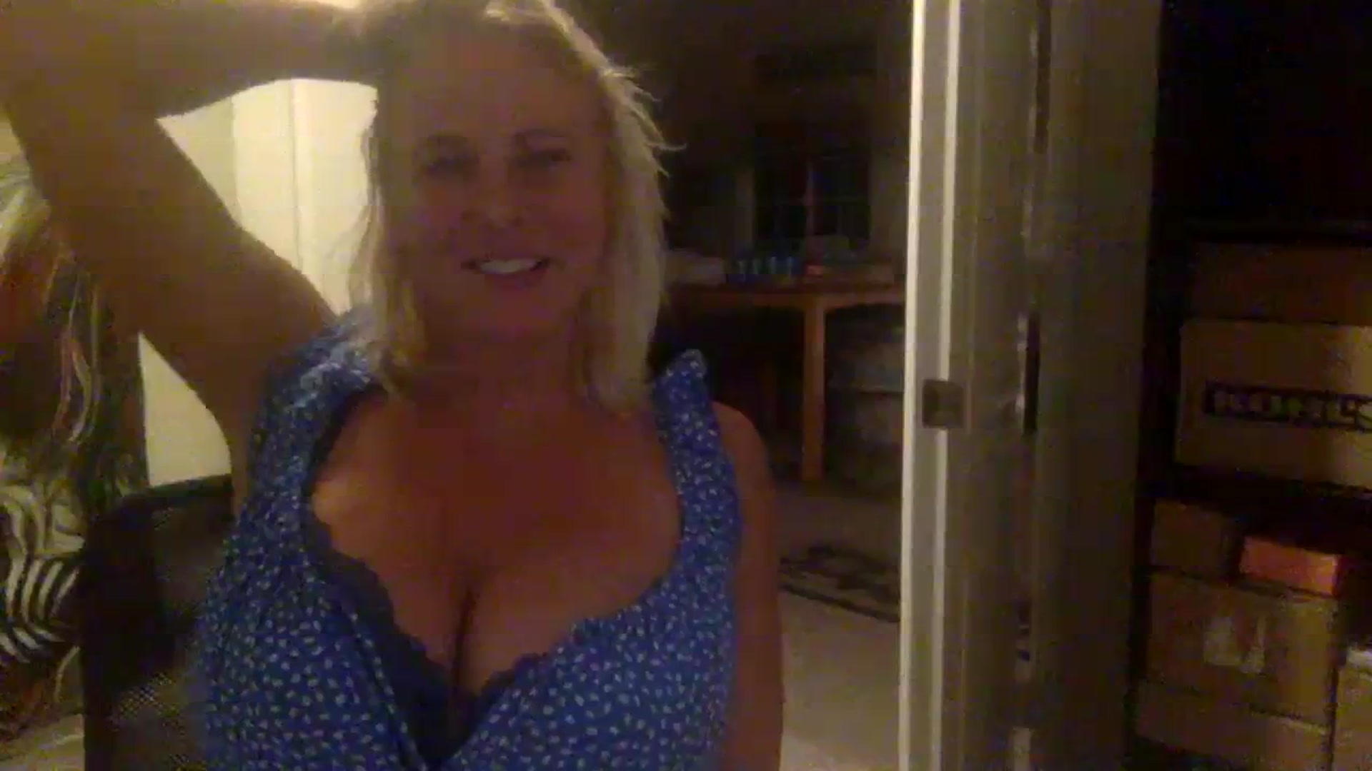 Gallery image thumbnail from Hotpinkbox00's myfreecams stream on, 12/08/2023, 13:53 image 13 of 20