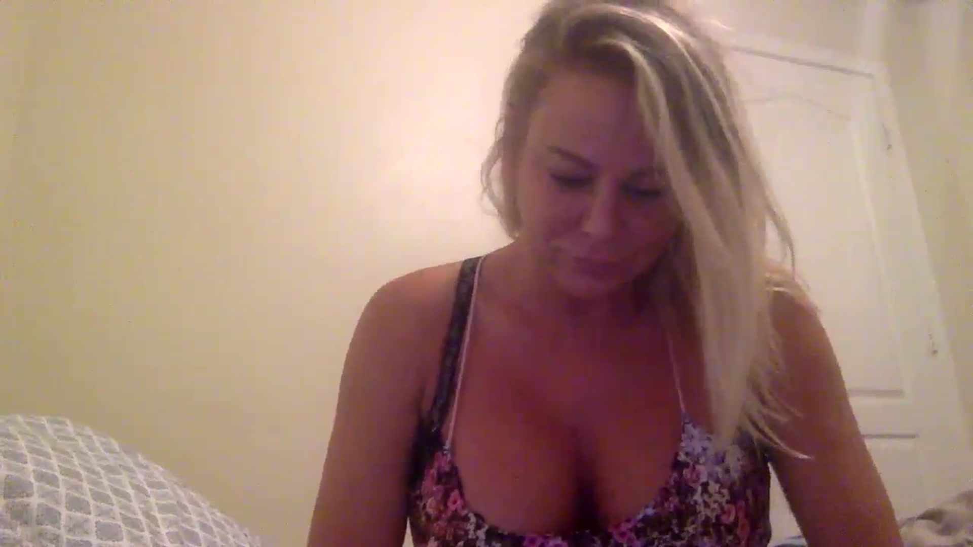 Gallery image thumbnail from Hotpinkbox00's myfreecams stream on, 11/09/2024, 14:21 image 10 of 20