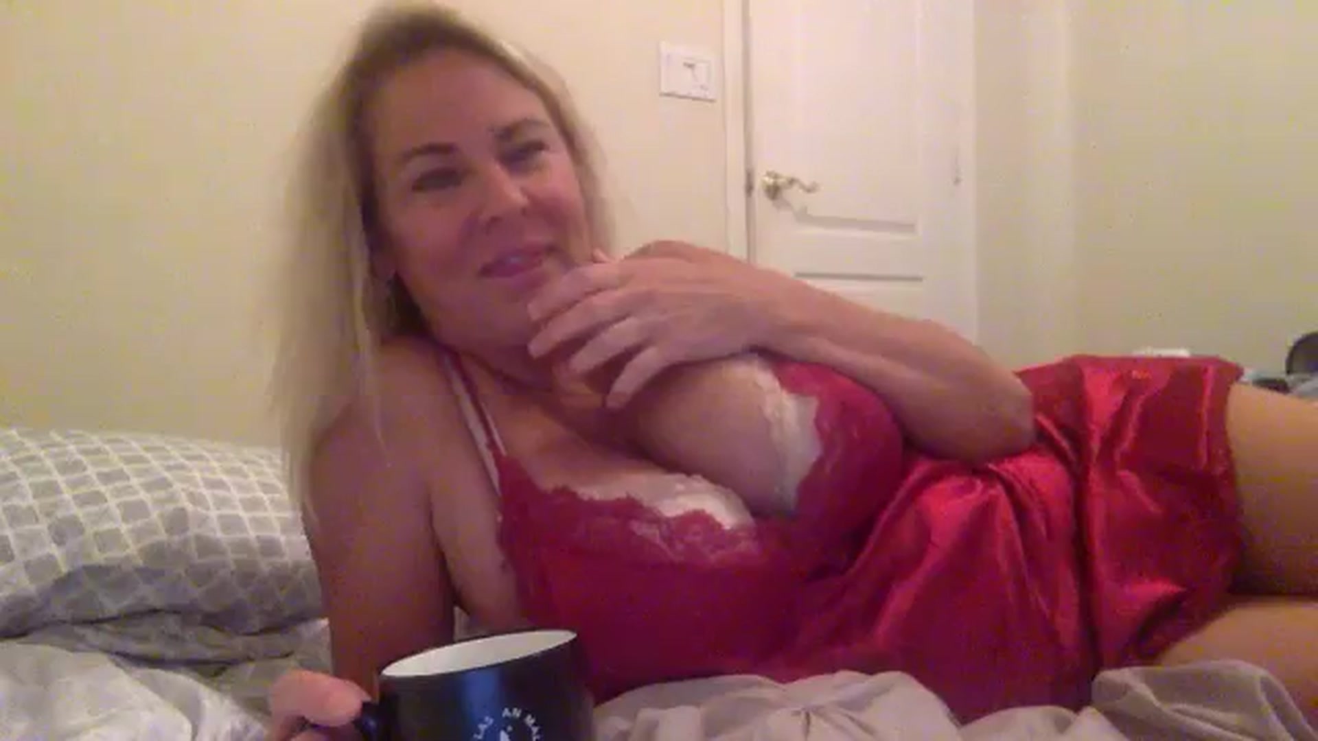 Gallery image thumbnail from Hotpinkbox00's myfreecams stream on, 11/19/2024, 16:09 image 14 of 20