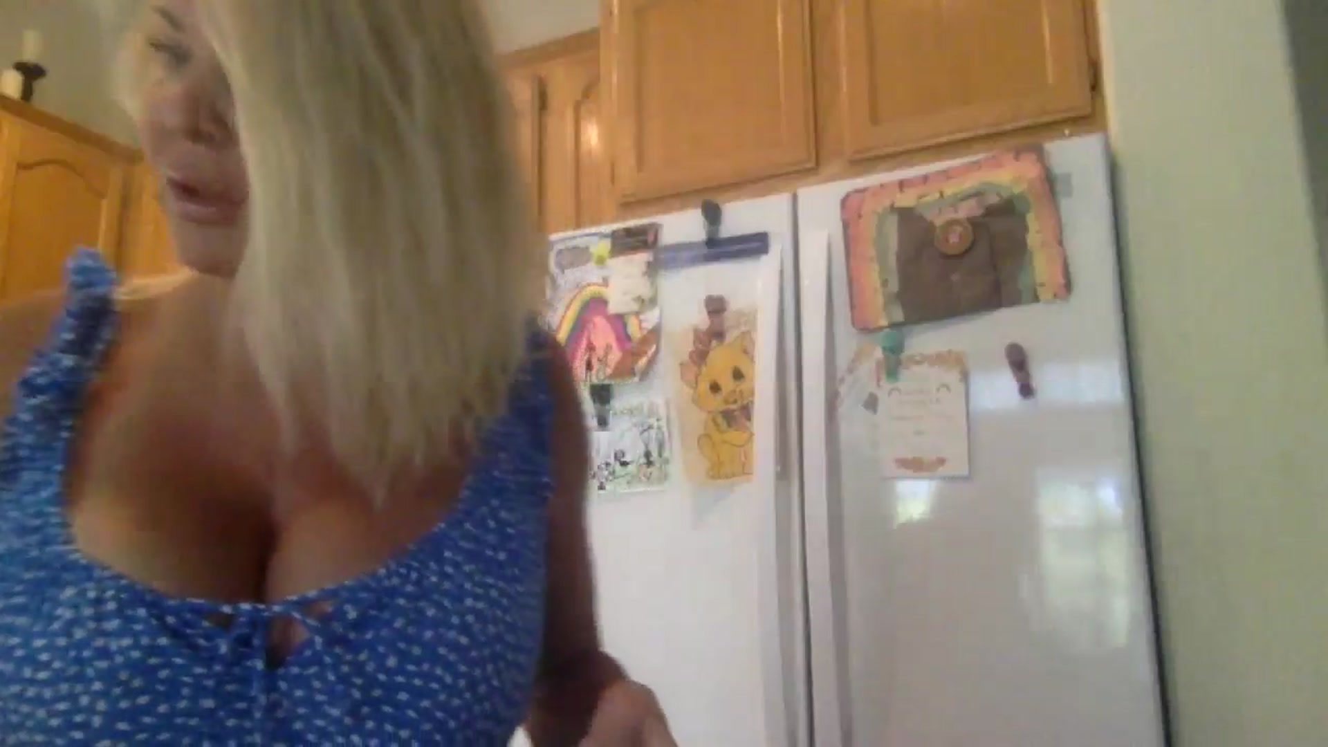 Gallery image thumbnail from Hotpinkbox00's myfreecams stream on, 11/19/2024, 18:44 image 11 of 20