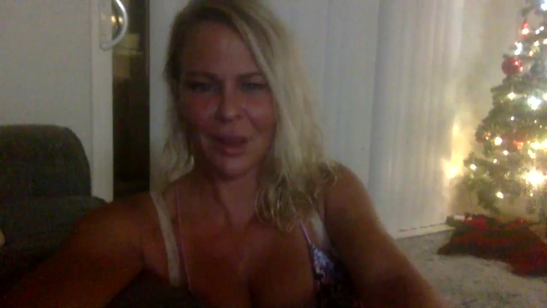Gallery image thumbnail from Hotpinkbox00's myfreecams stream on, 11/27/2024, 14:39 image 5 of 20