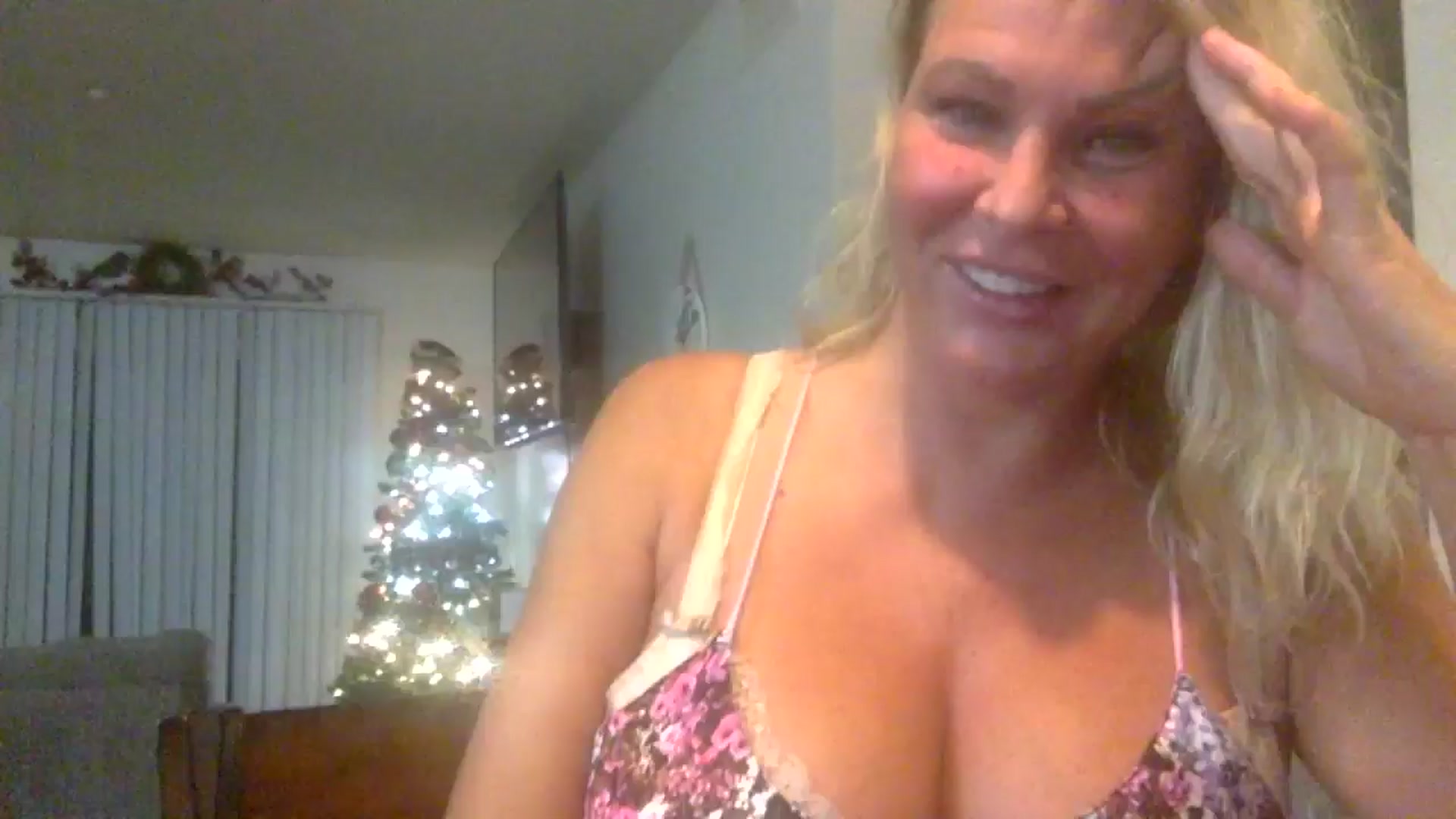 Gallery image thumbnail from Hotpinkbox00's myfreecams stream on, 11/27/2024, 14:39 image 1 of 20