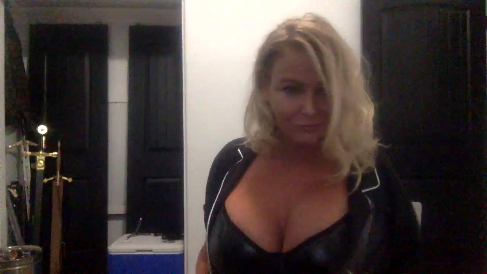 Gallery image thumbnail from Hotpinkbox00's myfreecams stream on, 12/13/2024, 09:53 image 7 of 20