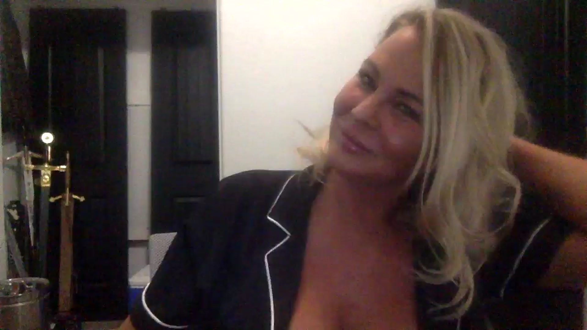 Gallery image thumbnail from Hotpinkbox00's myfreecams stream on, 12/13/2024, 09:53 image 5 of 20