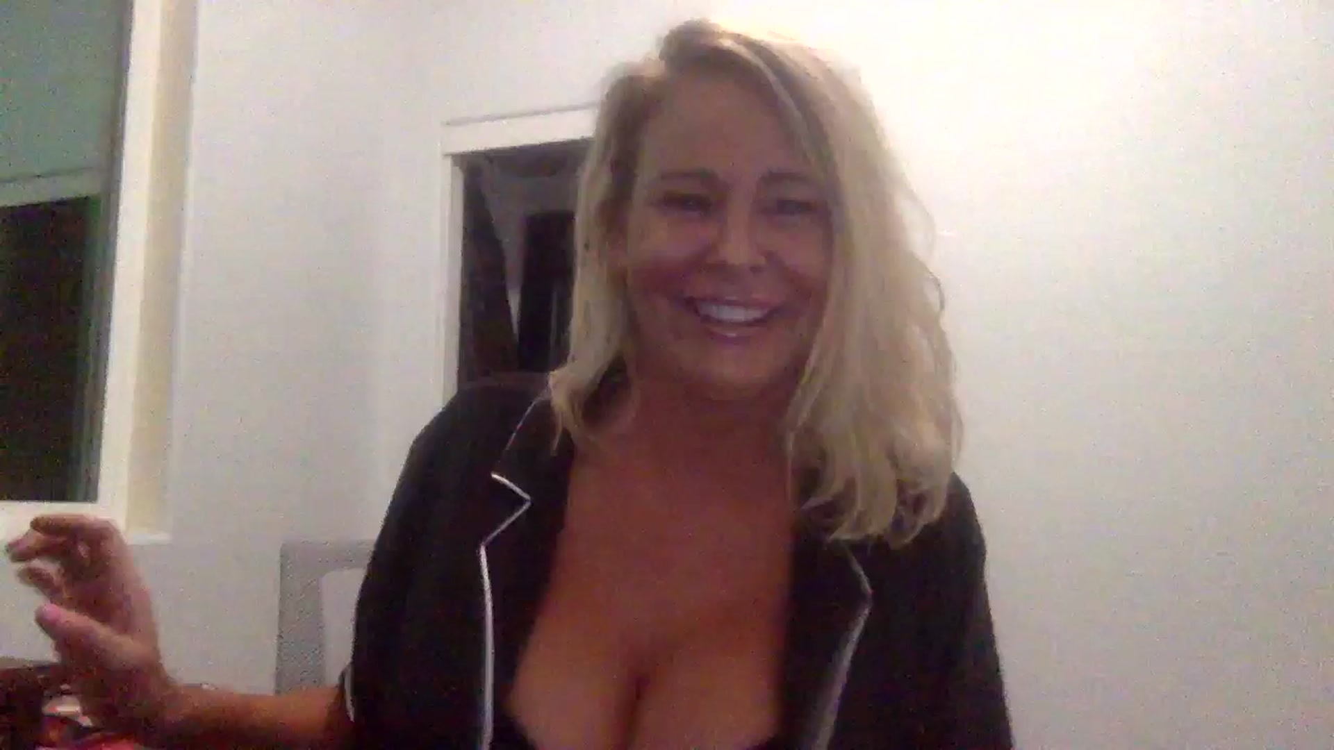 Gallery image thumbnail from Hotpinkbox00's myfreecams stream on, 12/13/2024, 10:39 image 18 of 20