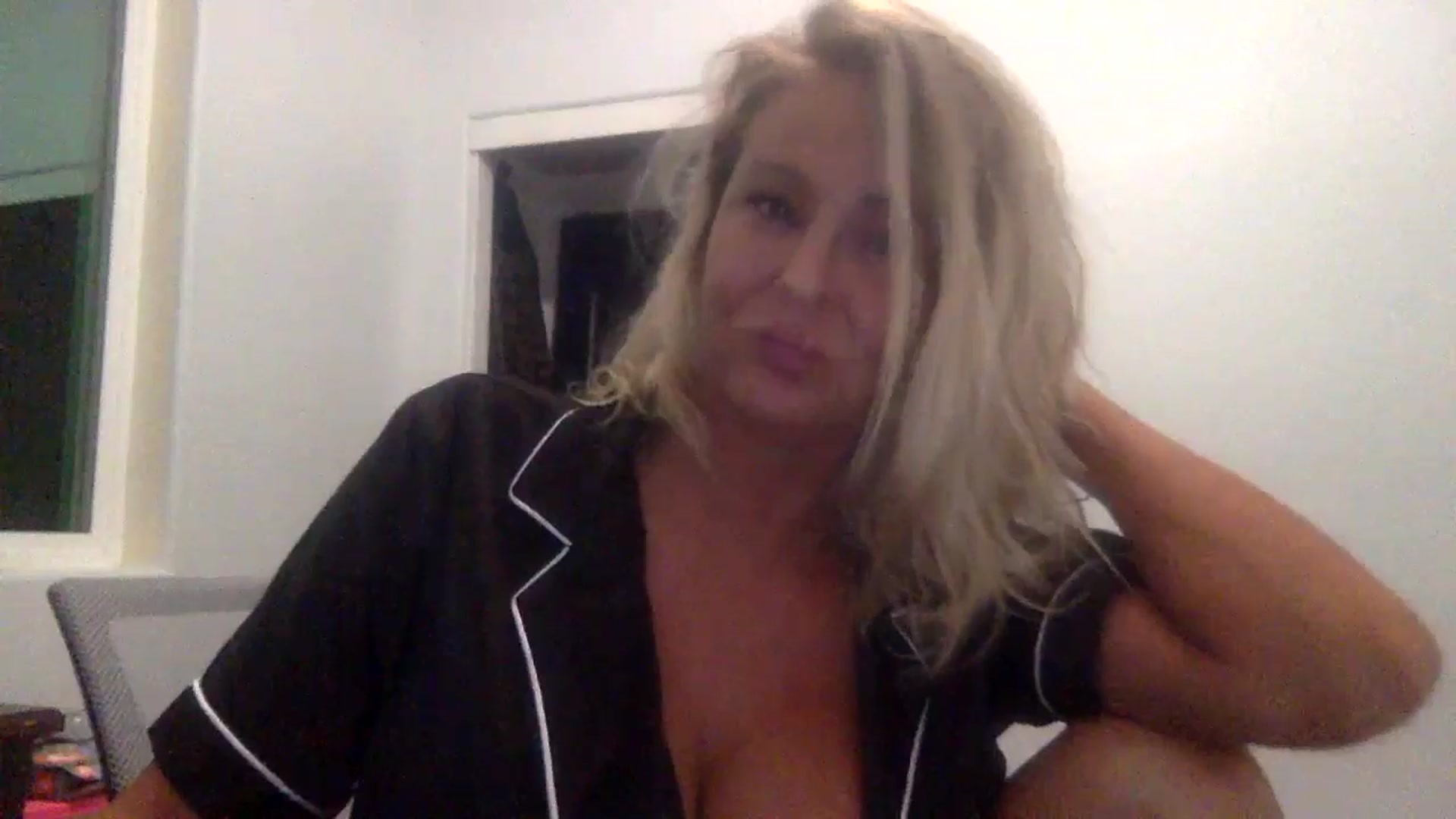 Gallery image thumbnail from Hotpinkbox00's myfreecams stream on, 12/13/2024, 10:39 image 3 of 20