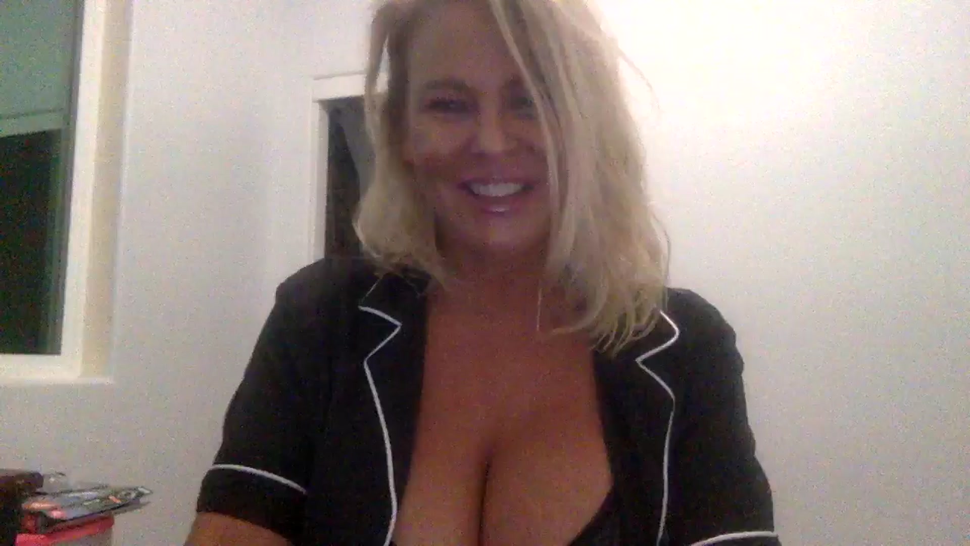 Gallery image thumbnail from Hotpinkbox00's myfreecams stream on, 12/13/2024, 10:39 image 16 of 20