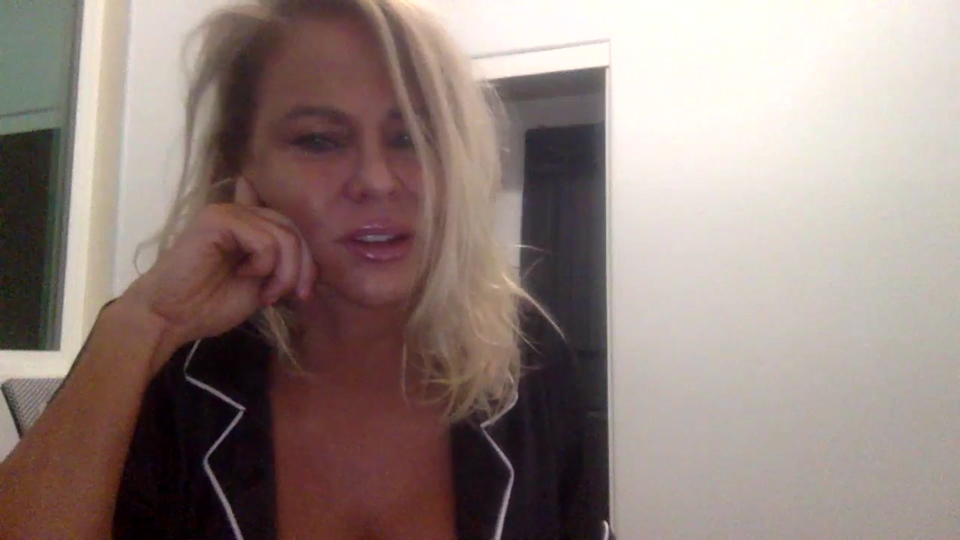 Gallery image thumbnail from Hotpinkbox00's myfreecams stream on, 12/13/2024, 10:39 image 8 of 20