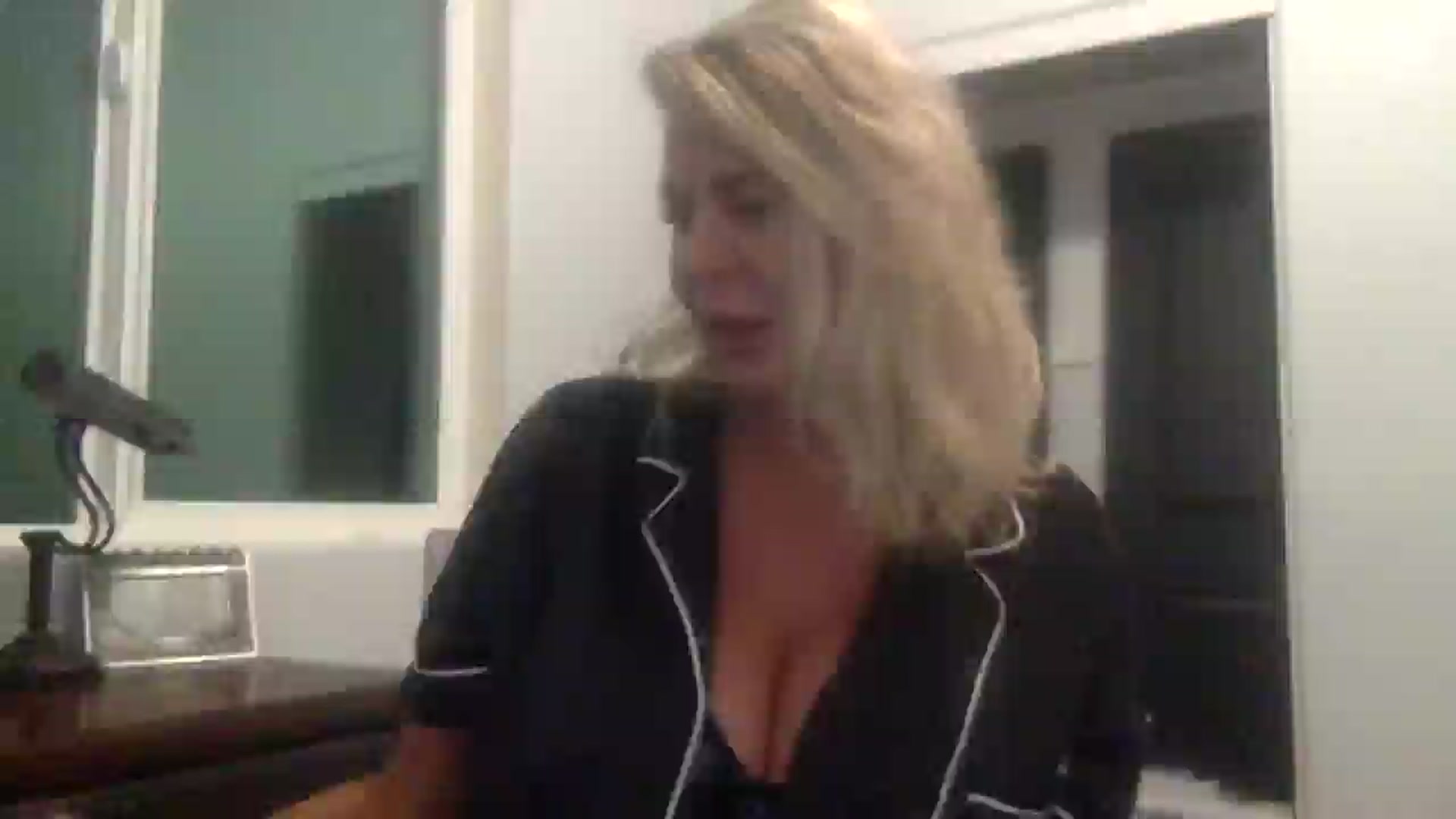 Gallery image thumbnail from Hotpinkbox00's myfreecams stream on, 12/13/2024, 13:07 image 11 of 20