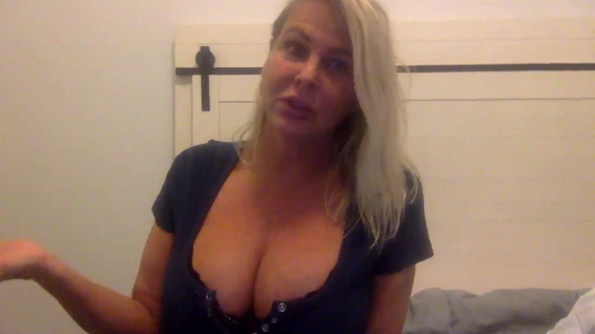 Gallery image thumbnail from Hotpinkbox00's myfreecams stream on, 12/15/2024, 09:20 image 3 of 20