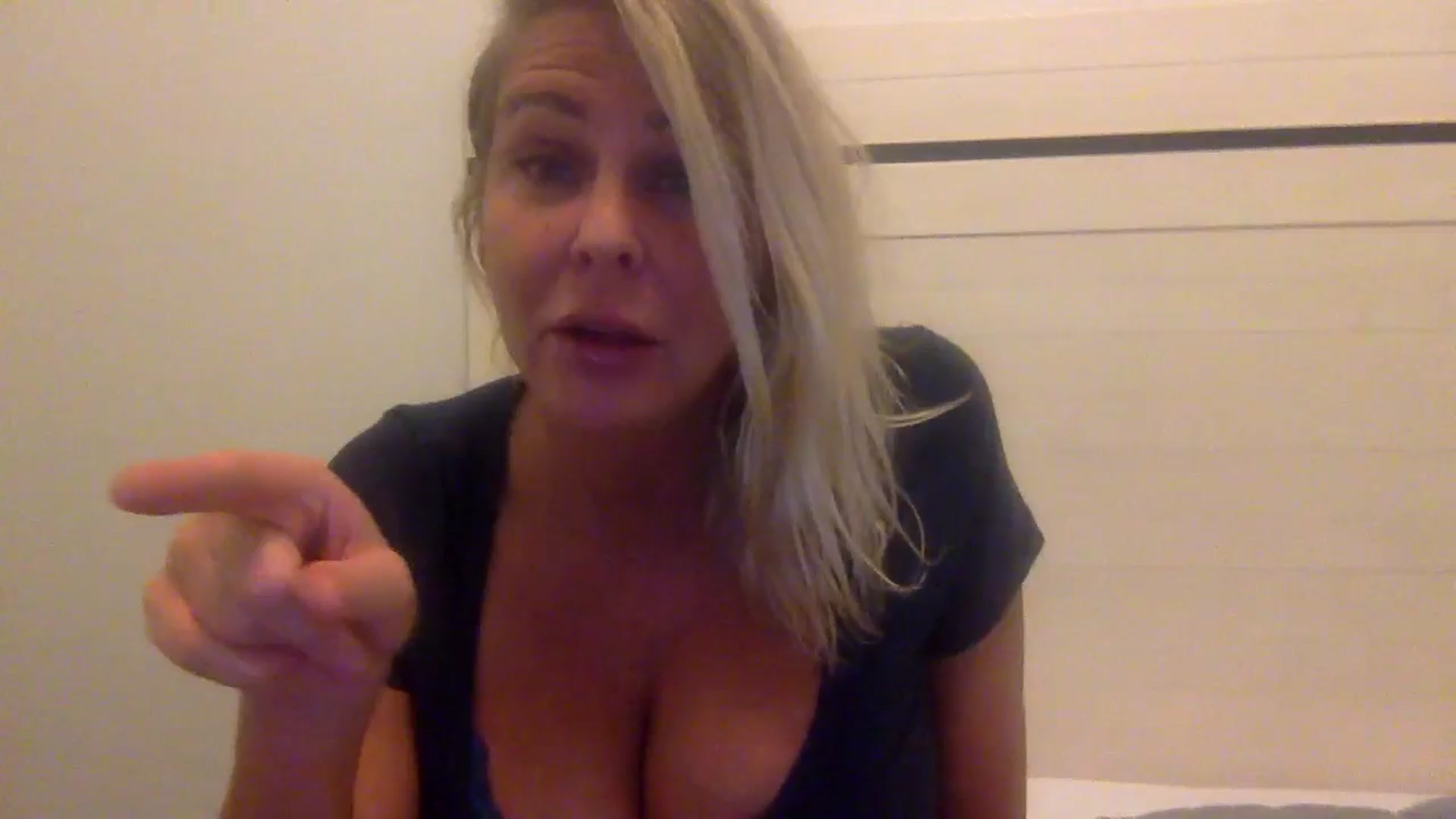 Gallery image thumbnail from Hotpinkbox00's myfreecams stream on, 12/15/2024, 11:09 image 14 of 20