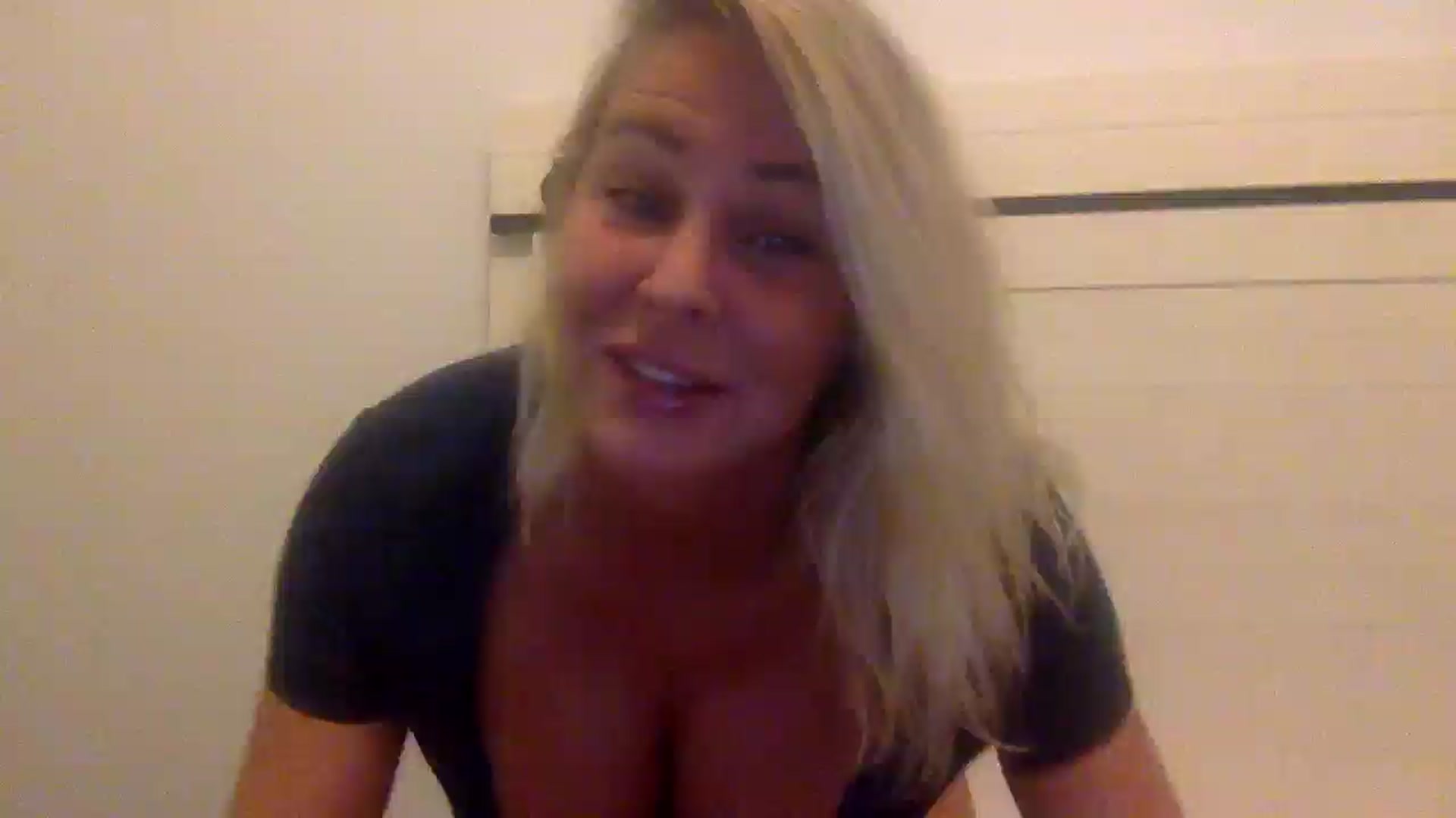 Gallery image thumbnail from Hotpinkbox00's myfreecams stream on, 12/15/2024, 11:09 image 4 of 20